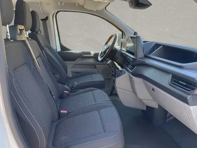 Ford Transit Custom view 3