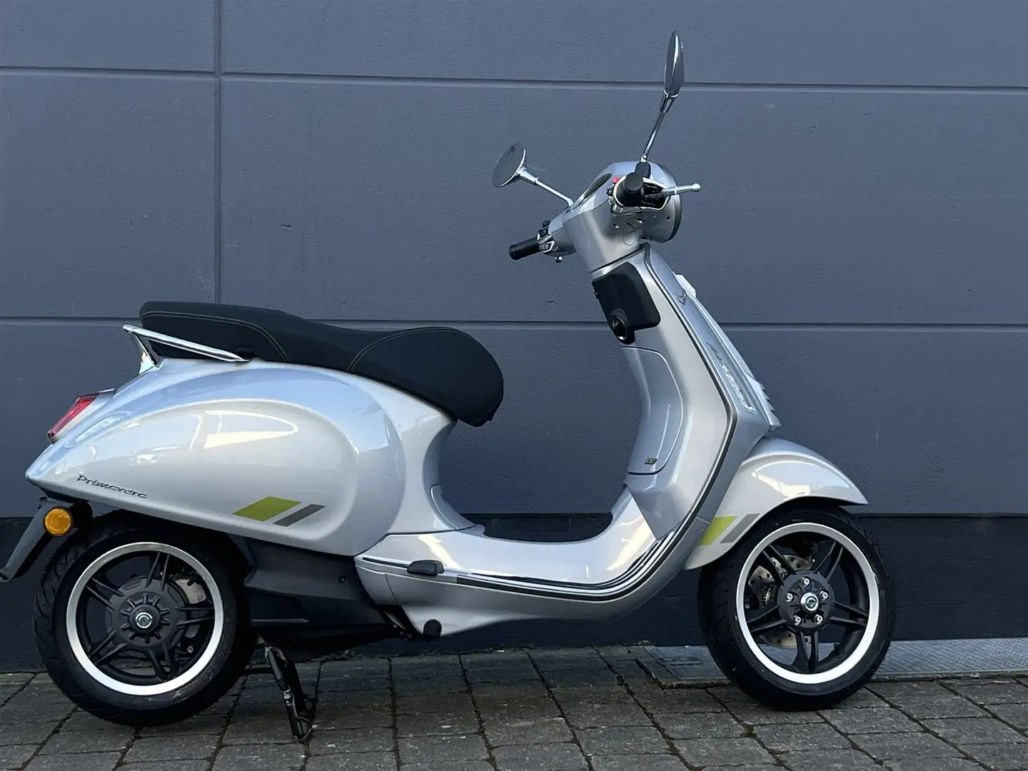 Vespa Elettrica Modell 2024!!! Tech!!! Gris - 1