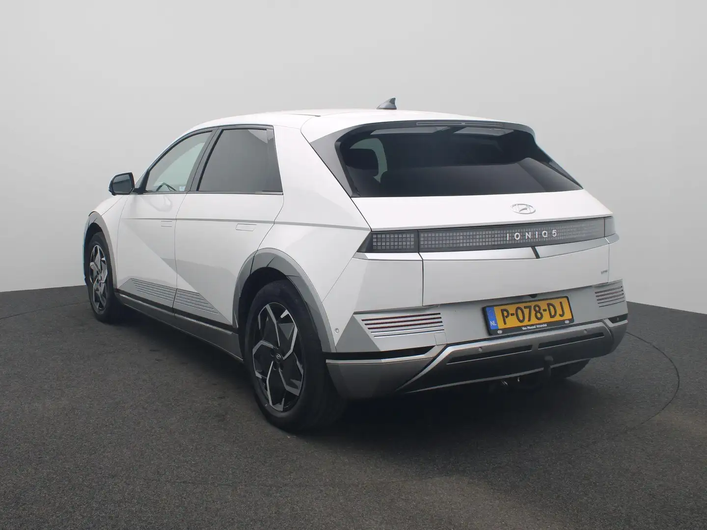 Hyundai IONIQ 5 Lounge AWD 73kWh | Navigatie | 360 graden Camera | Wit - 2