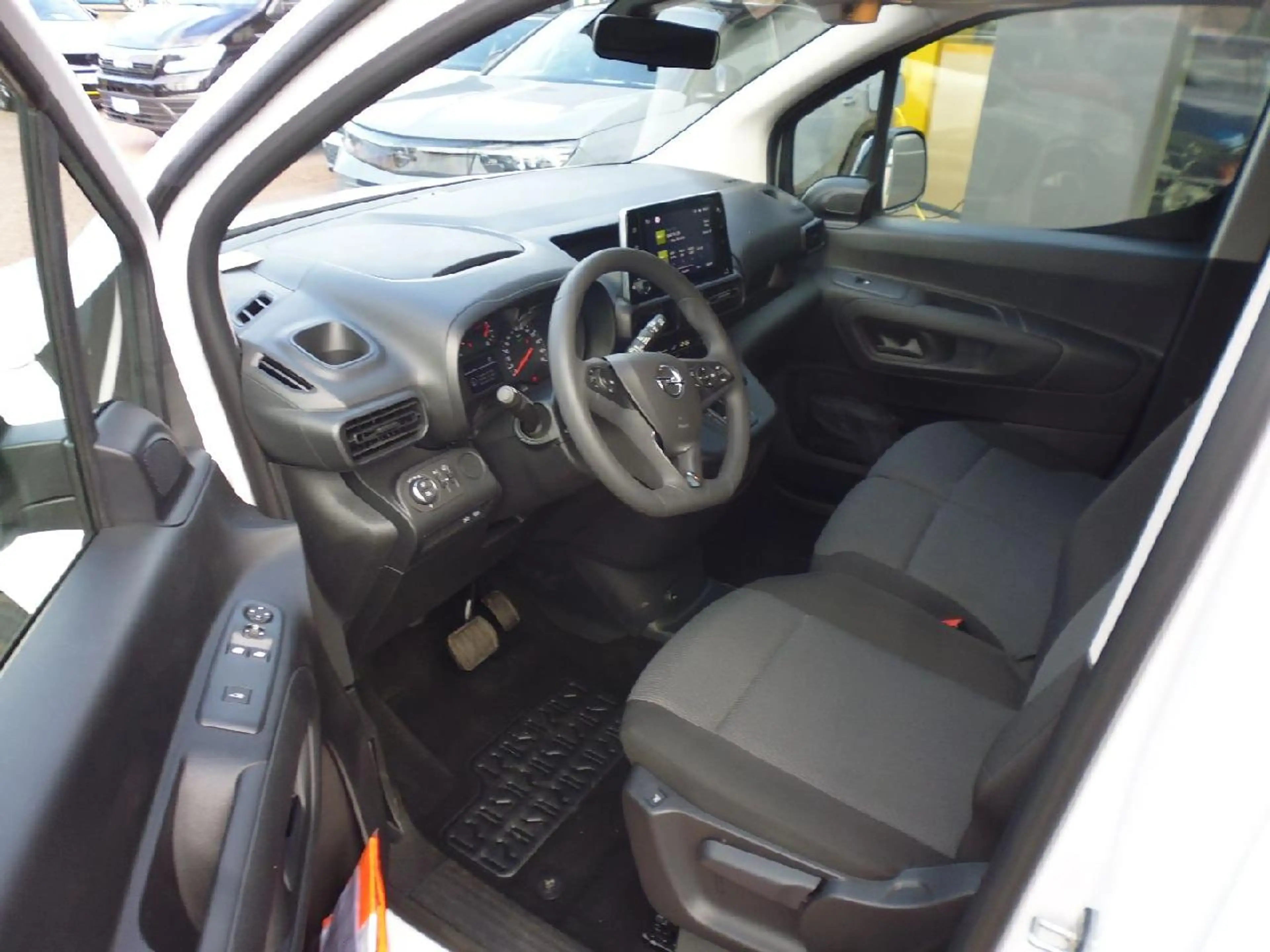 Opel Combo-e - e Basis — photo 15