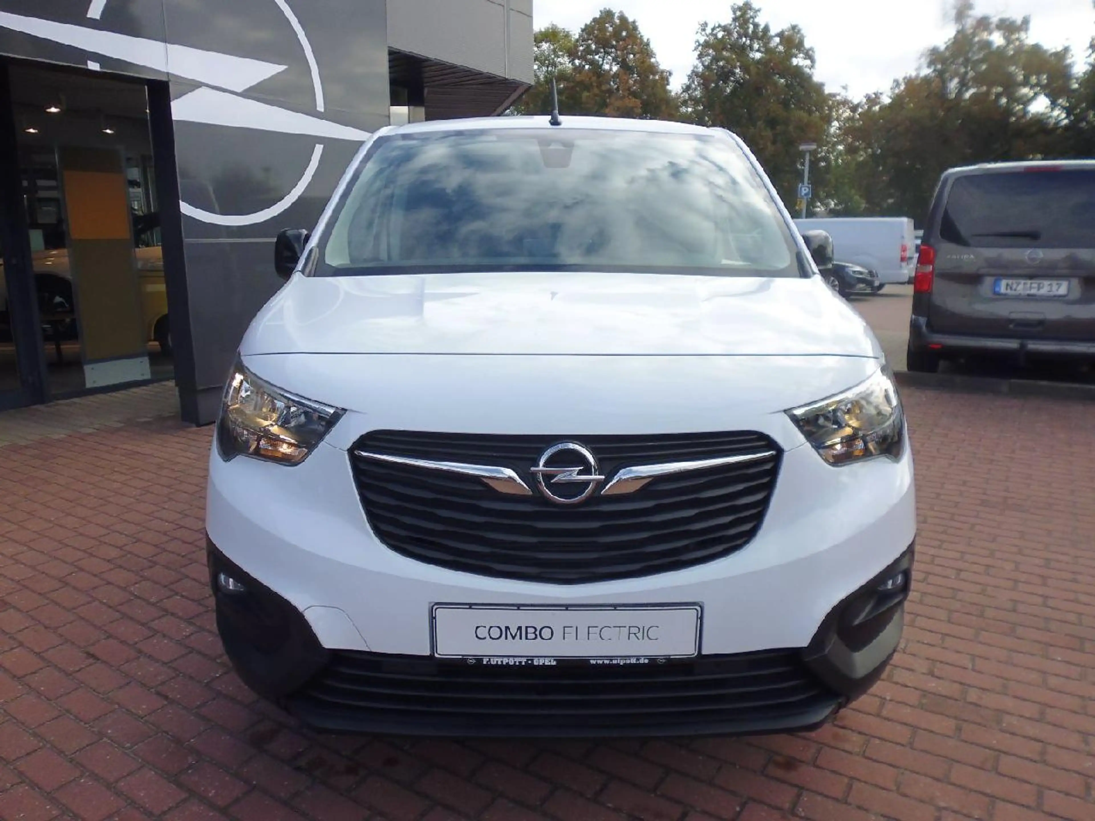 Opel Combo-e - e Basis — photo 12