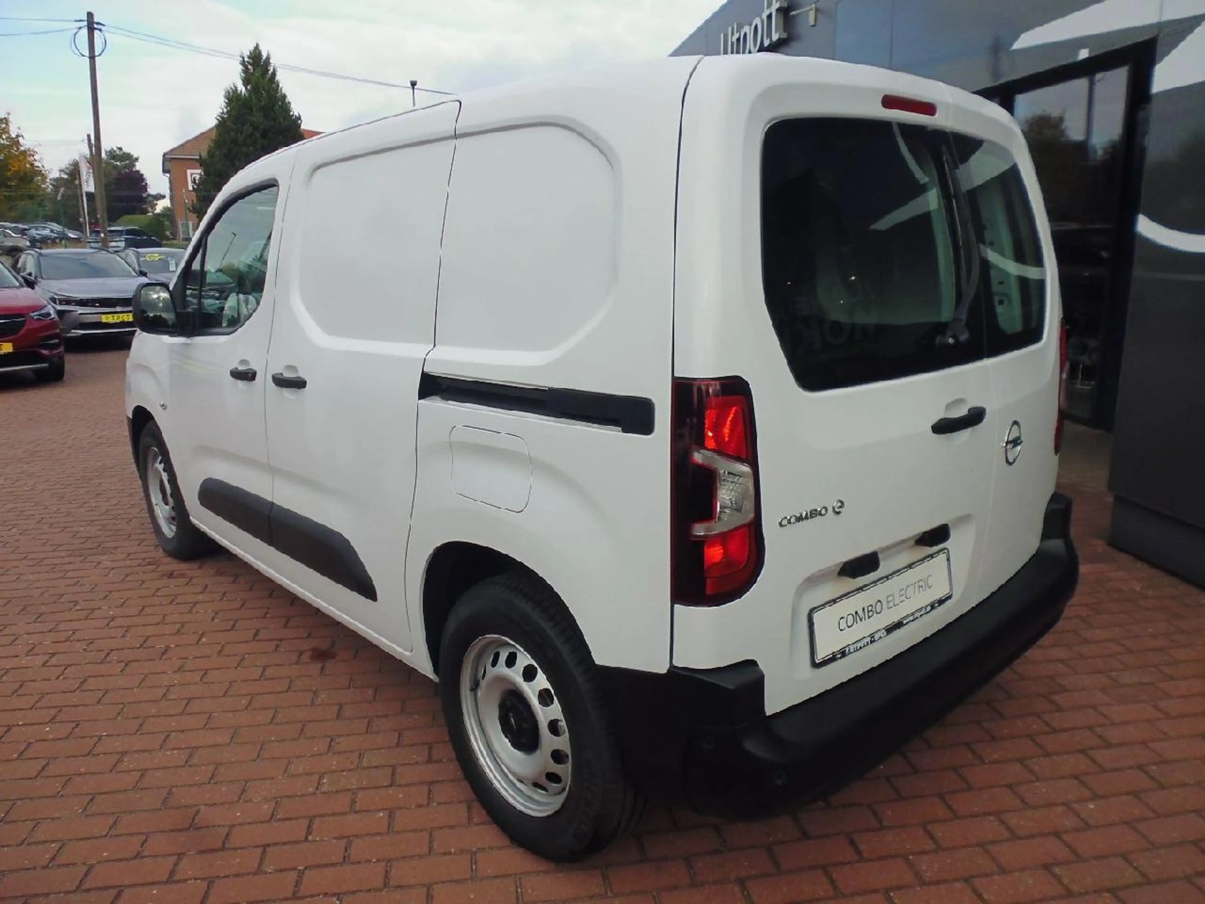 Opel Combo-e - e Basis — photo 3