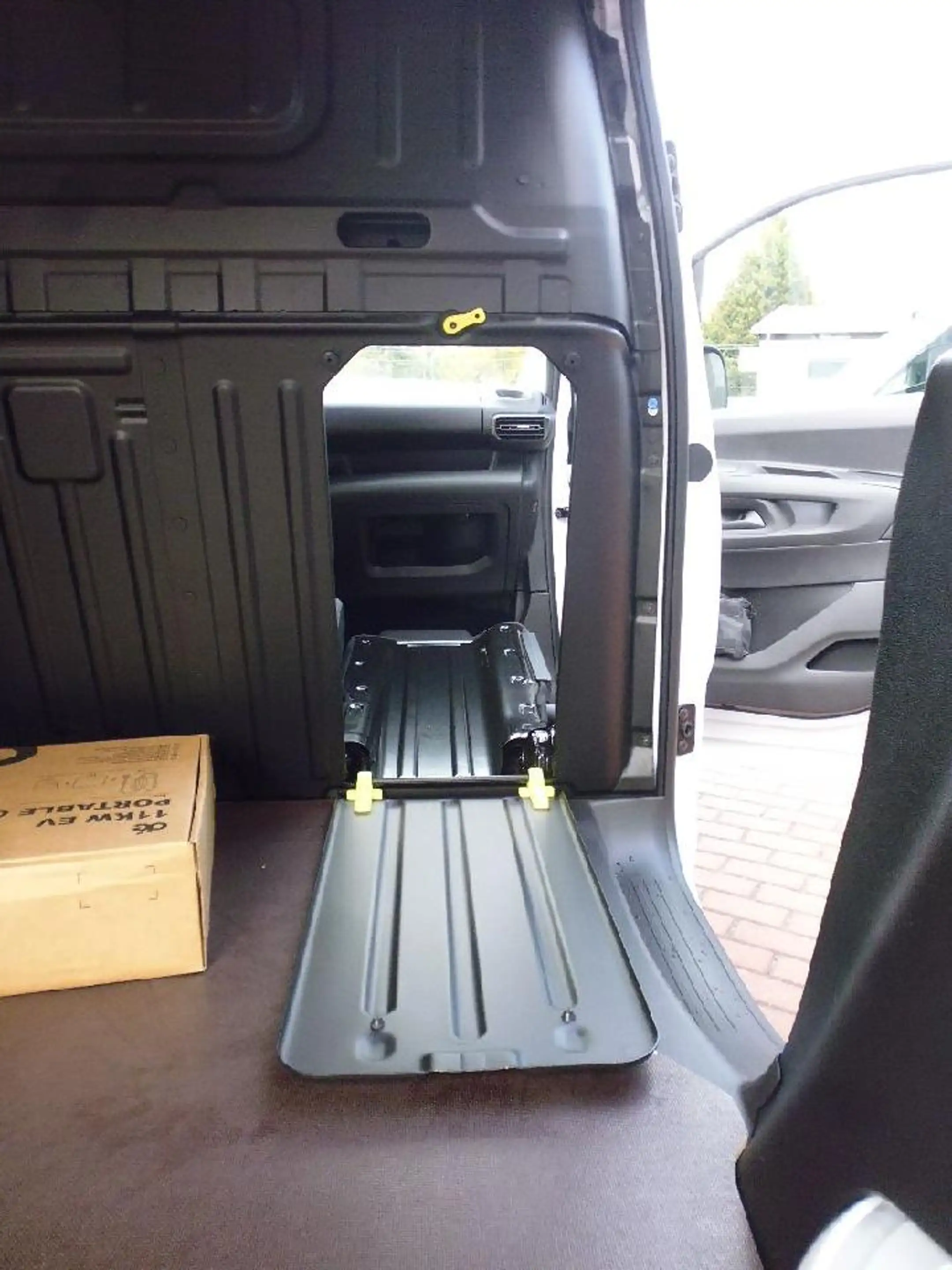 Opel Combo-e - e Basis — photo 7