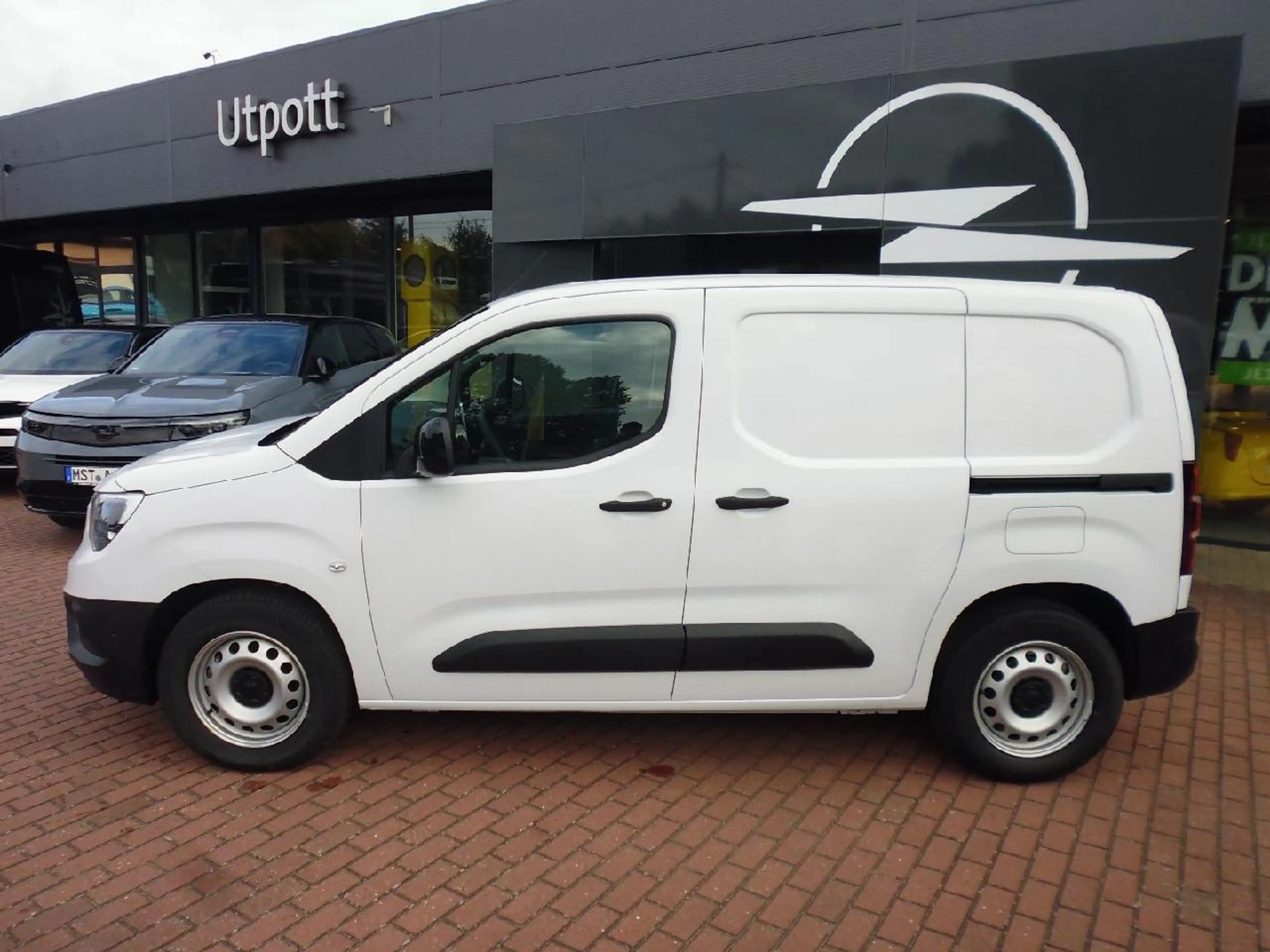 Opel Combo-e - e Basis — photo 2