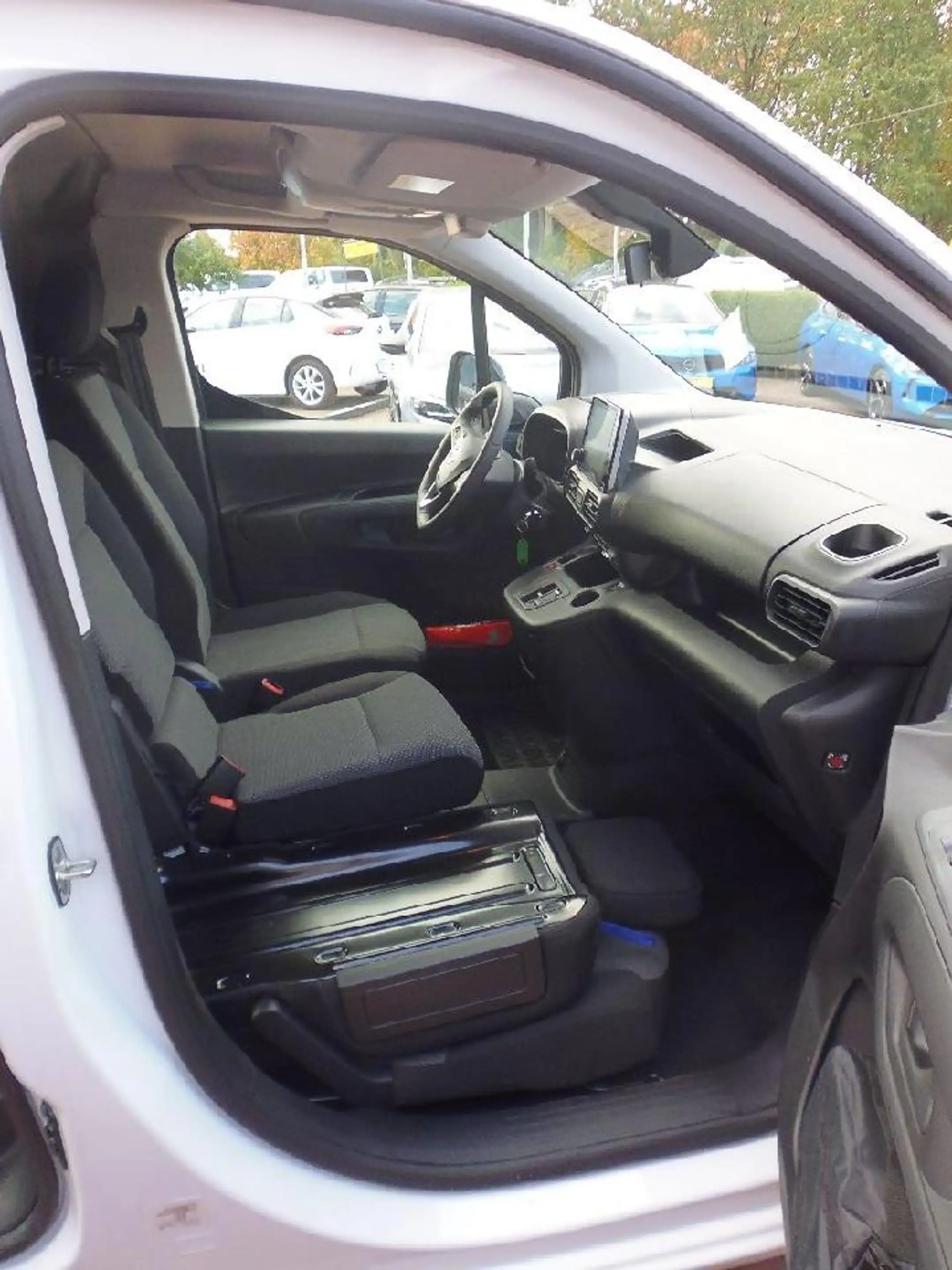 Opel Combo-e - e Basis — photo 10