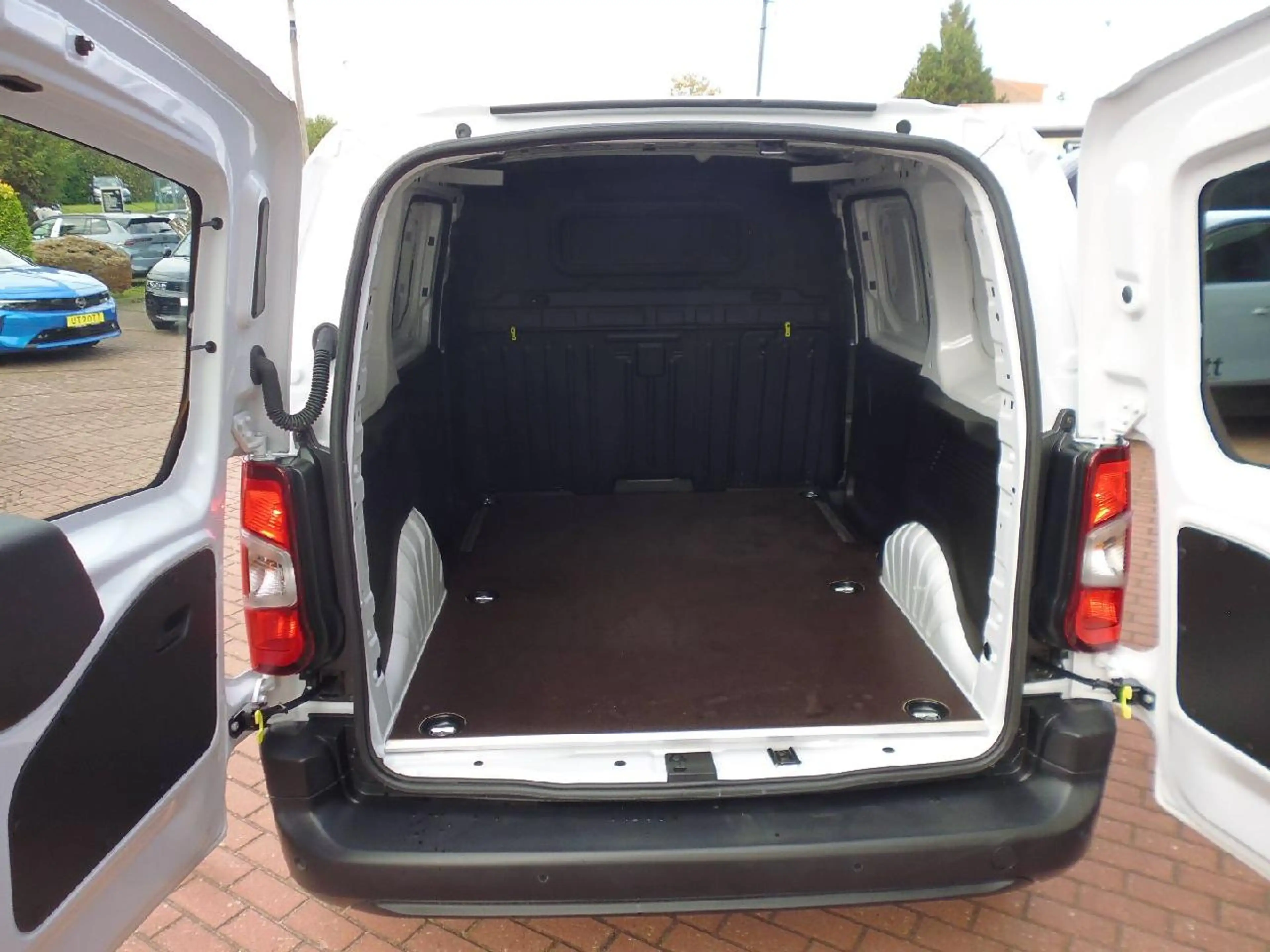 Opel Combo-e - e Basis — photo 5