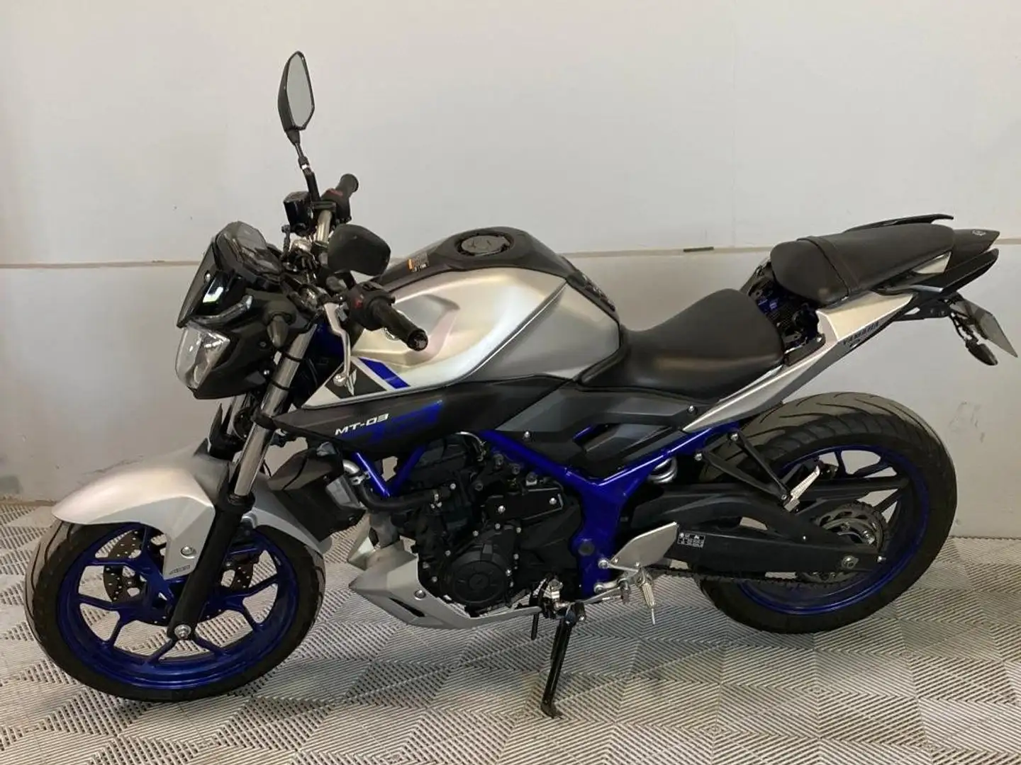 Yamaha MT-03 mtt2 Argent - 1