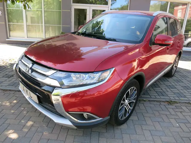 Mitsubishi Outlander ClearTec Invite 4WD 7 SITZER HAGELSCHADEN!!!