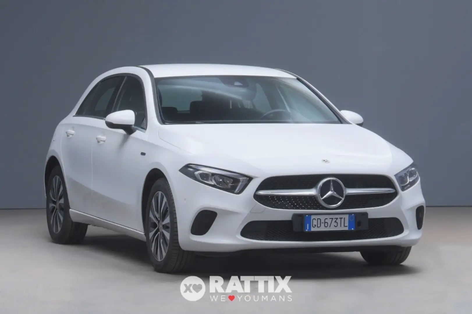 Mercedes-Benz A 250 E 1.3 eq-power PHEV 160CV Business Extra Auto Bianco - 1