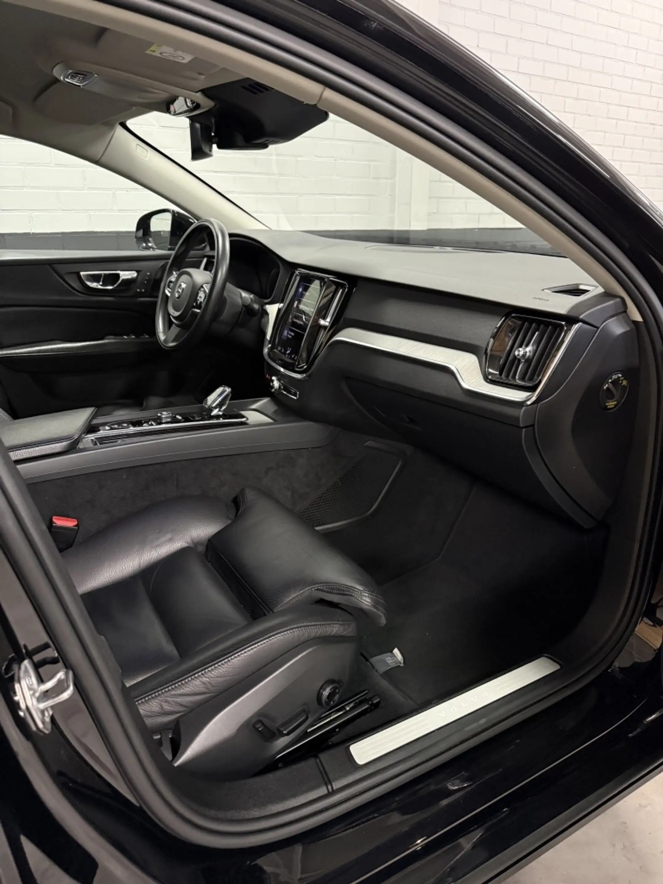 Volvo S60 2.0 B4 Inscription Nieuwe HV Accu, Keyless, Camera — photo 13