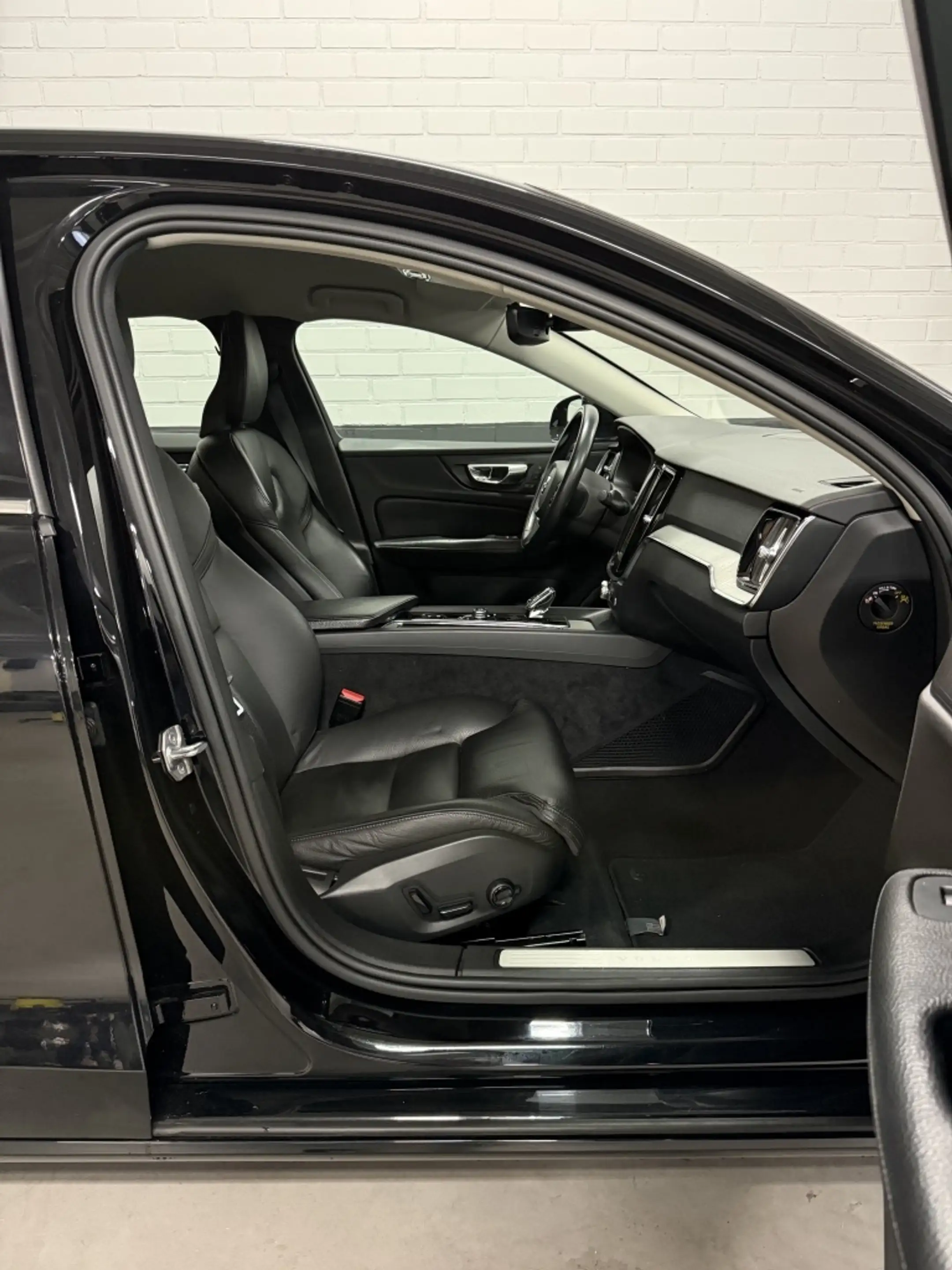 Volvo S60 2.0 B4 Inscription Nieuwe HV Accu, Keyless, Camera — photo 12