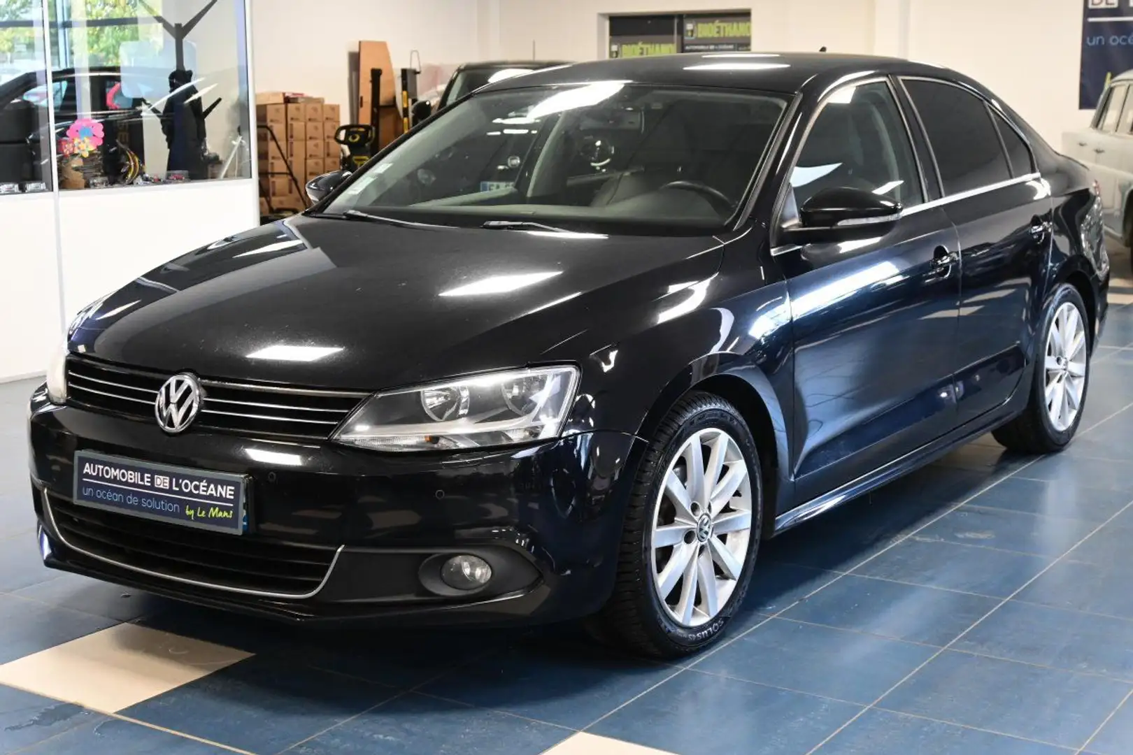 Volkswagen Jetta 1.6 TDI 105 FAP Carat DSG Чорний - 1