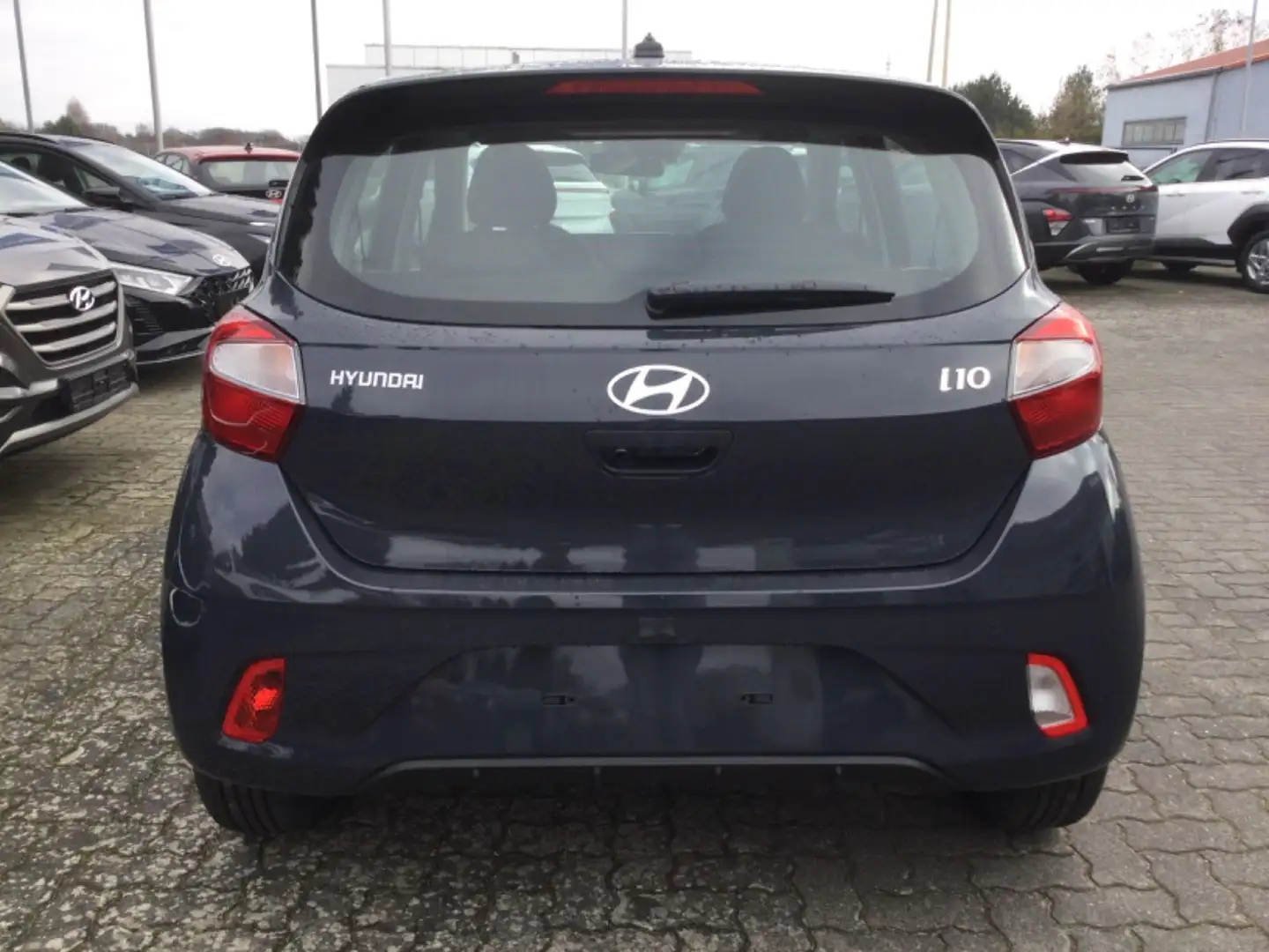 Hyundai i10 1,0 Trend Kompfortpaket Grau - 2