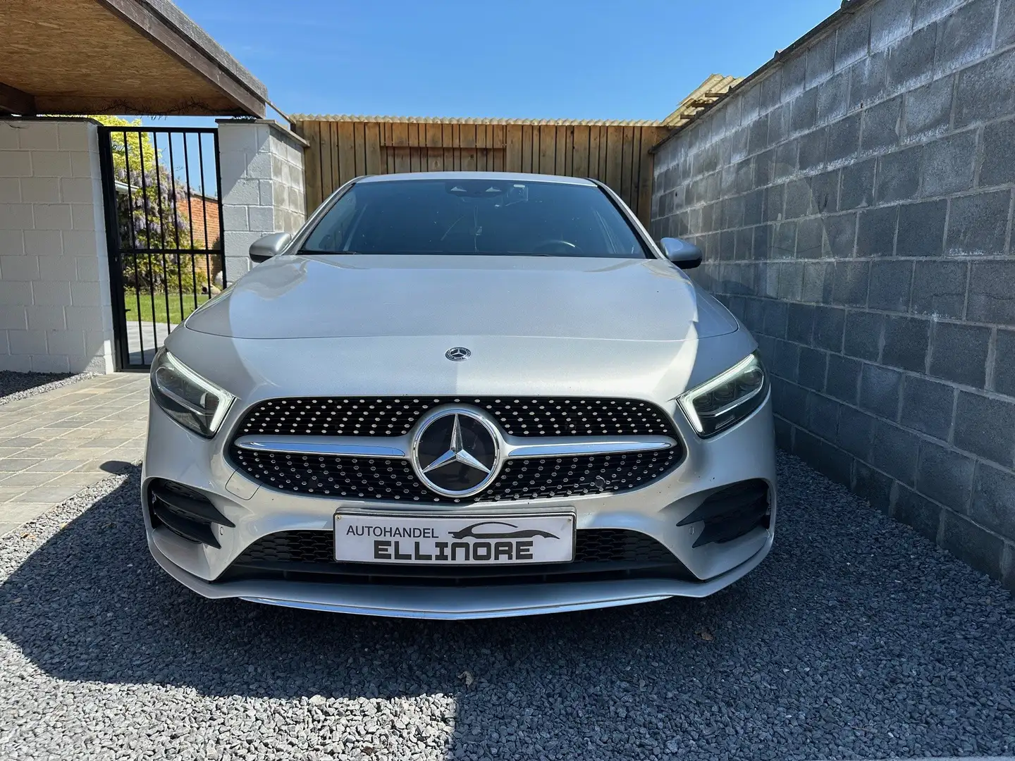 Mercedes-Benz A 250 e PHEV AMG Line Keyless Led Navi Leder Camera Zilver - 2