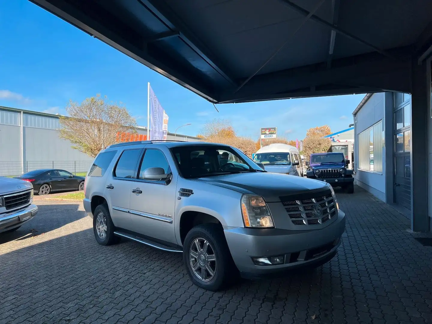 Cadillac Escalade 6,2 V8 AWD - LPG Silber - 1