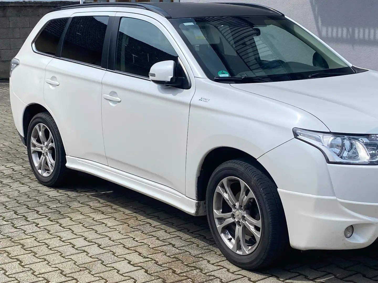 Mitsubishi Outlander Outlander 2.0 2WDInvite Weiß - 1