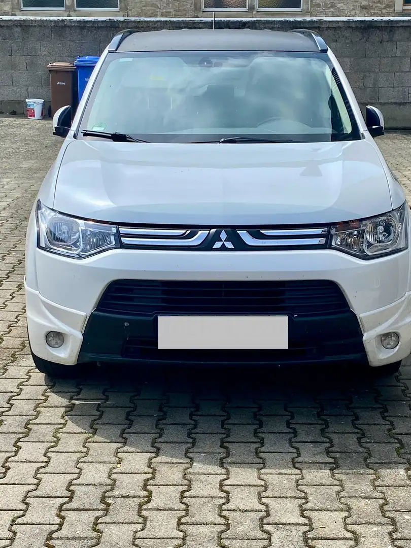 Mitsubishi Outlander Outlander 2.0 2WDInvite Weiß - 2