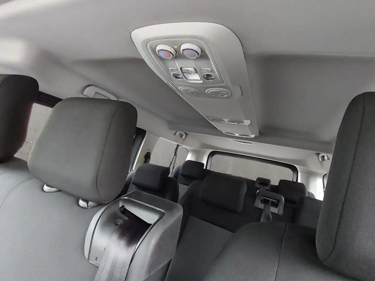 Opel Vivaro 2.0 D L 9-Sitzer 21