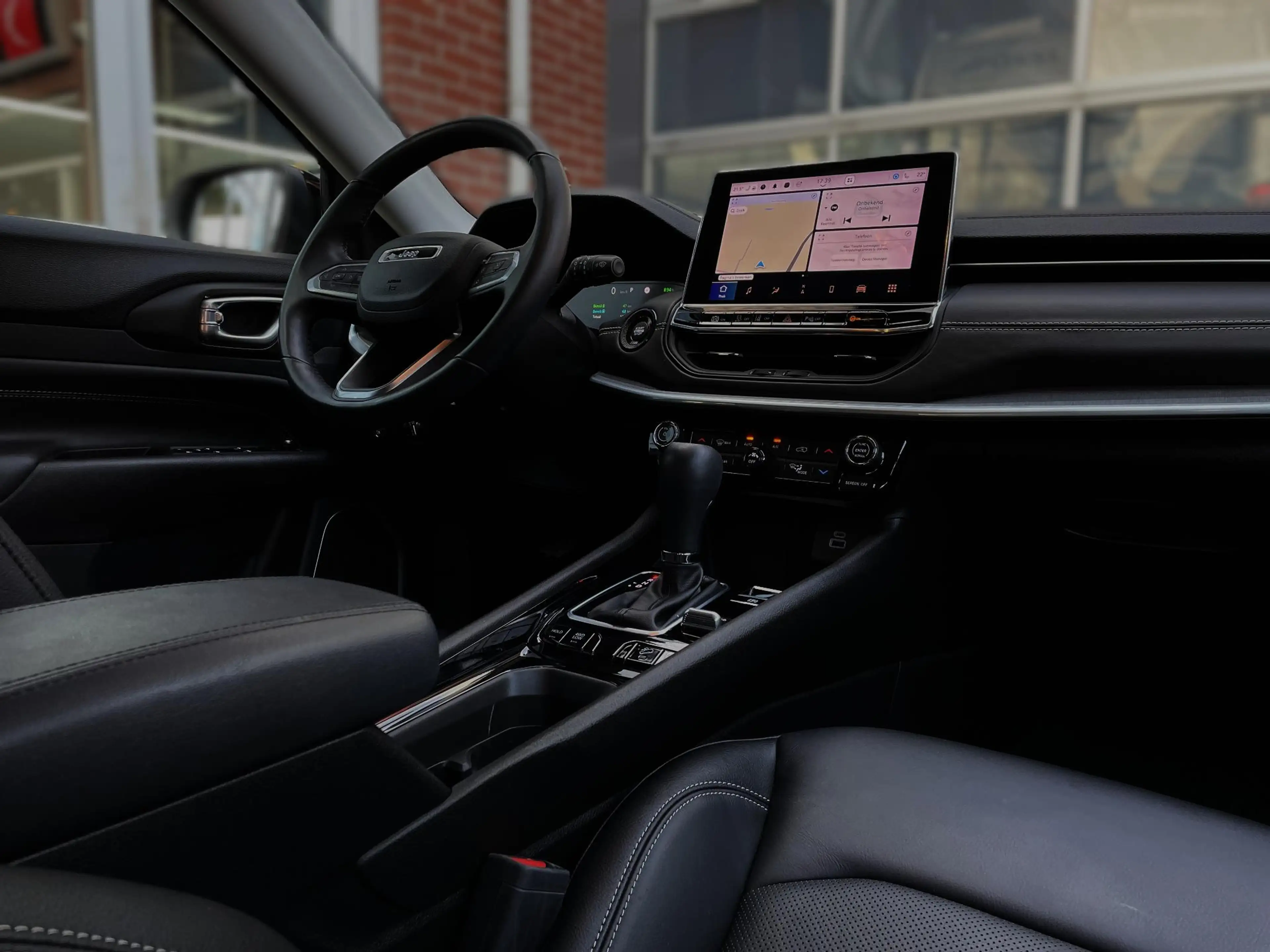 Jeep Compass 4xe 240 Plug-in Hybrid Electric Upland — photo 15