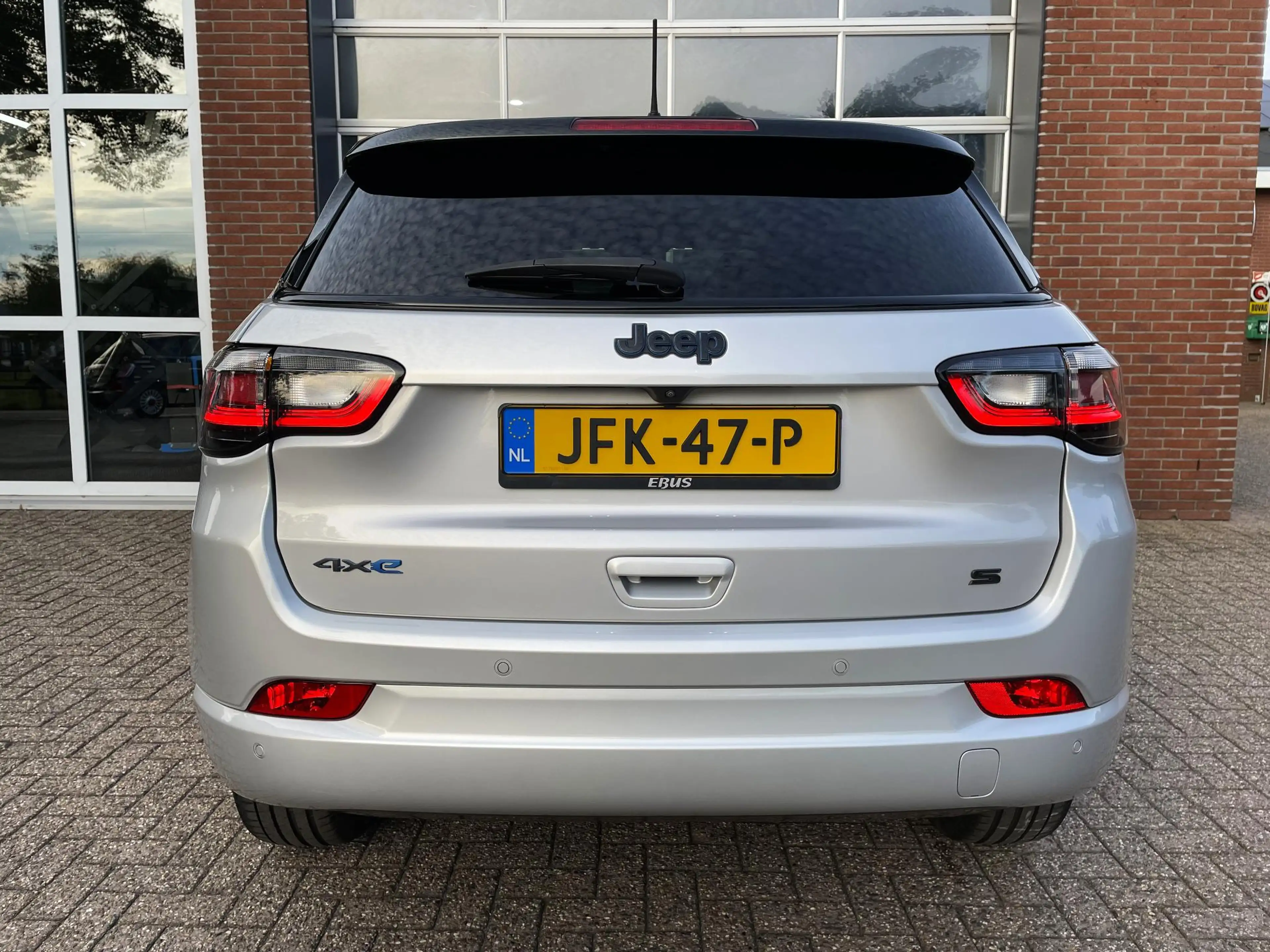 Jeep Compass 4xe 240 Plug-in Hybrid Electric Upland — photo 5