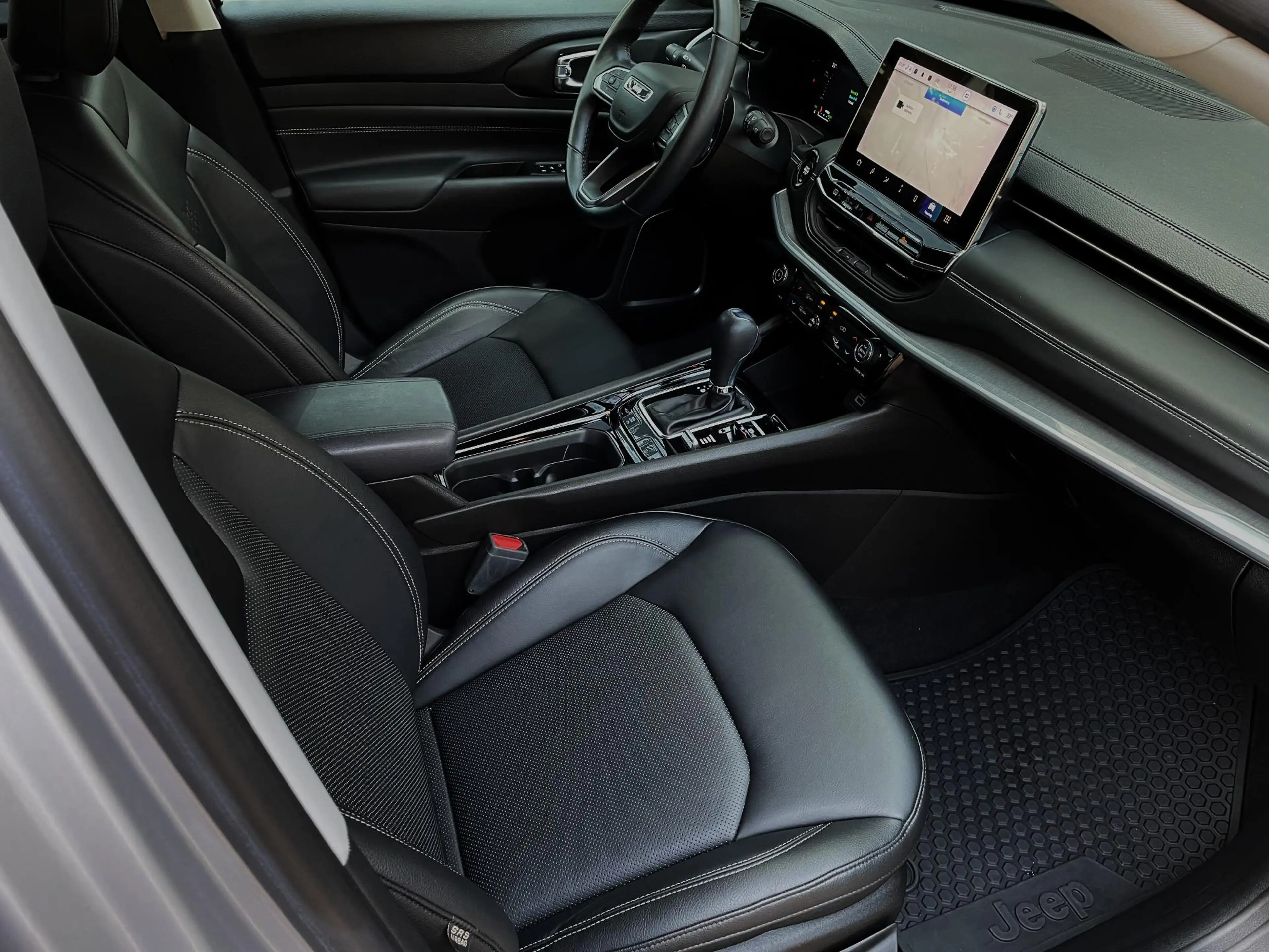 Jeep Compass 4xe 240 Plug-in Hybrid Electric Upland — photo 14