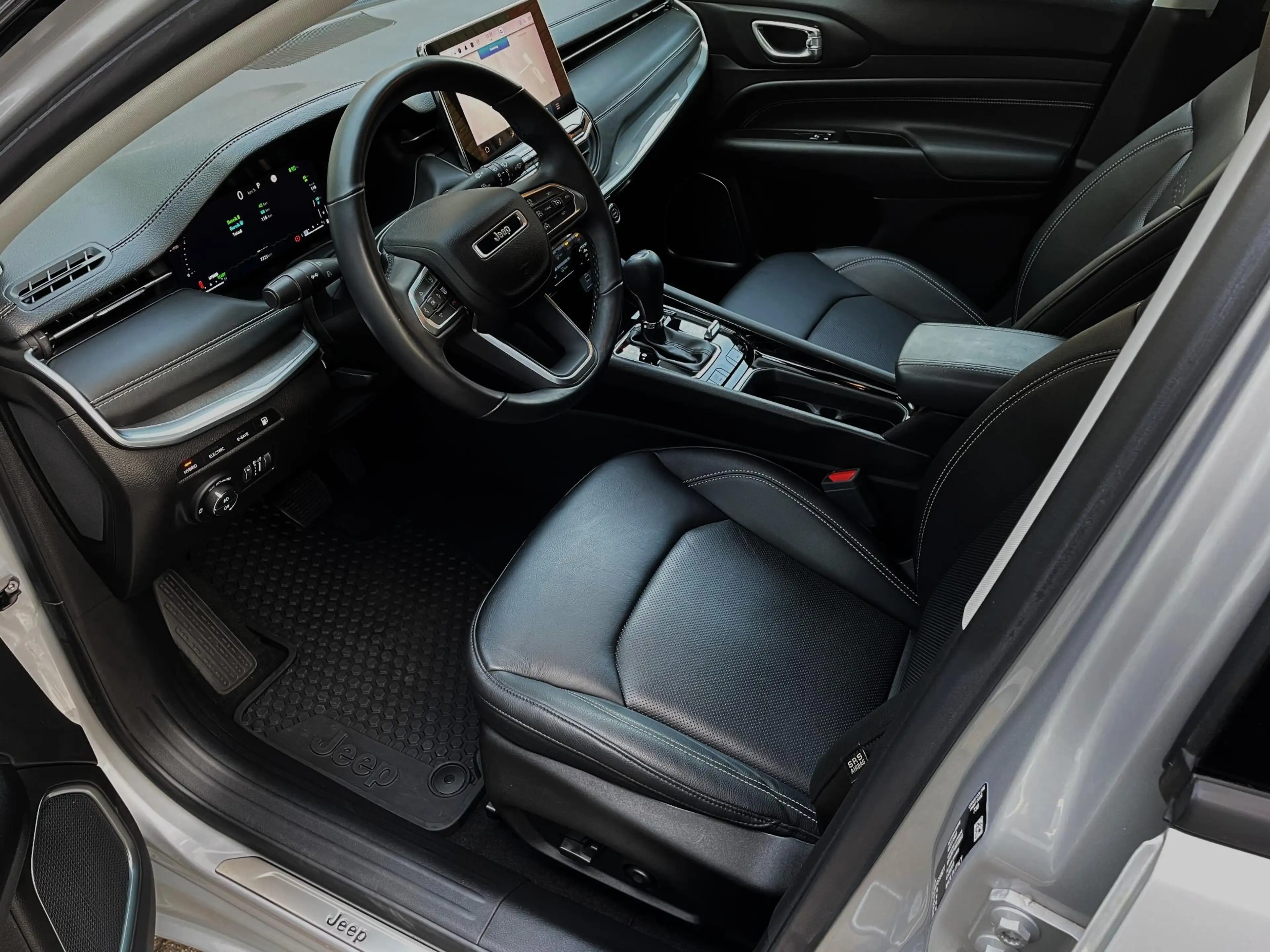 Jeep Compass 4xe 240 Plug-in Hybrid Electric Upland — photo 11