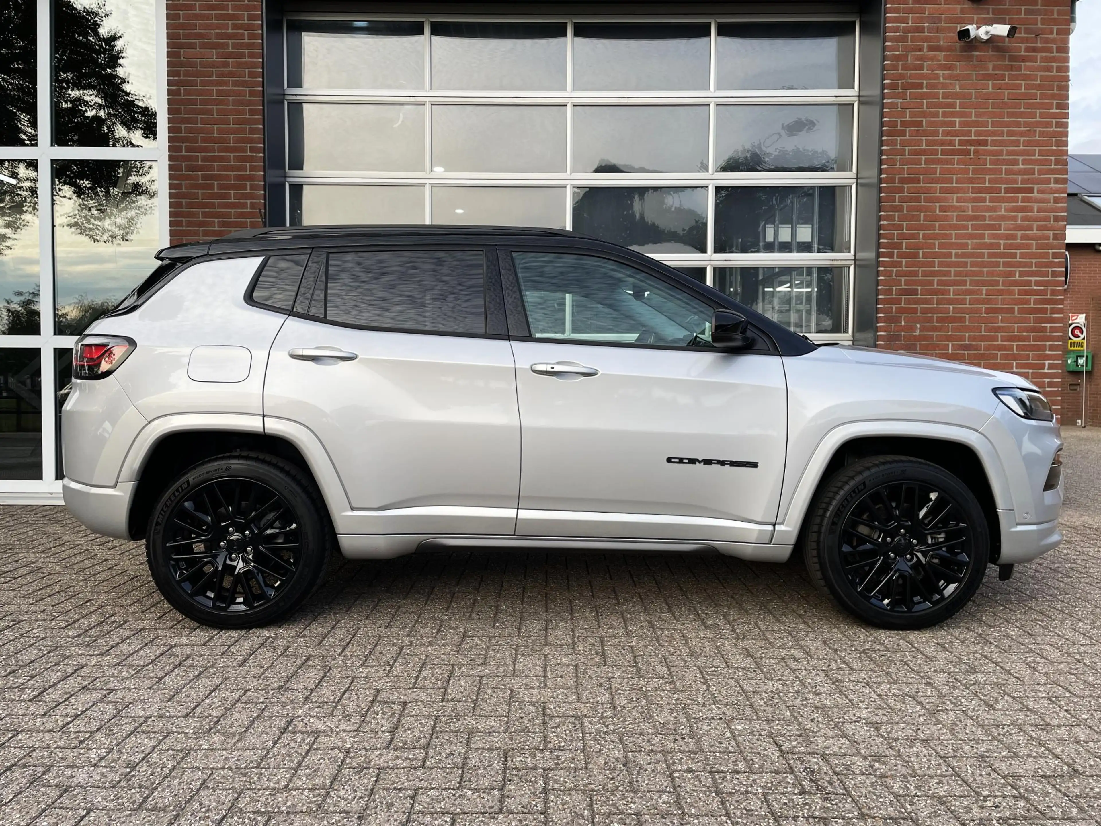 Jeep Compass 4xe 240 Plug-in Hybrid Electric Upland — photo 2