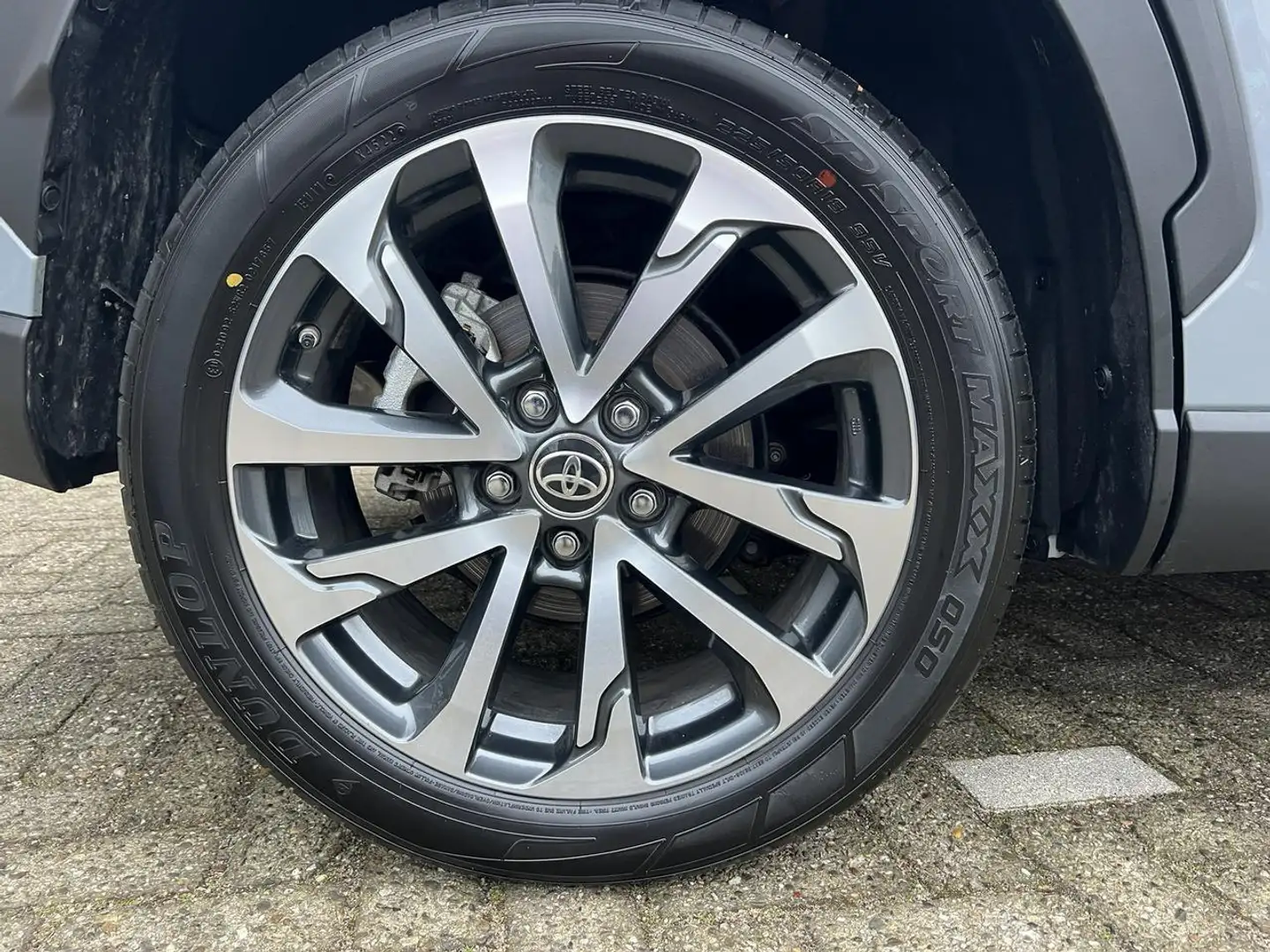 Toyota Corolla Cross 1.8 Hybrid 140 Style A/T + FABRIEKSGARANTIE Grijs - 2