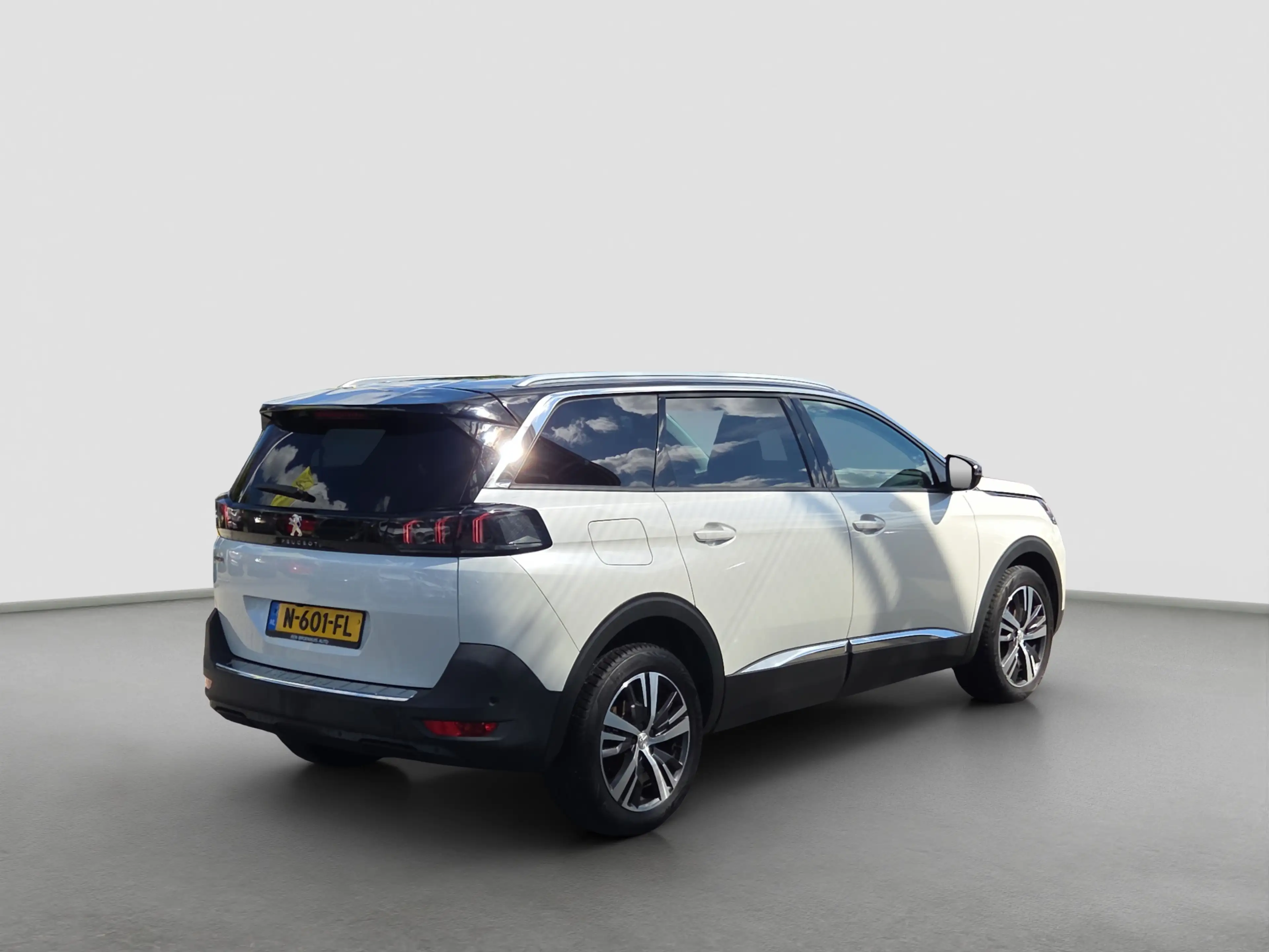 Peugeot 5008 1.2 PureTech Blue Lease Allure 7 persoons | Camera — photo 5