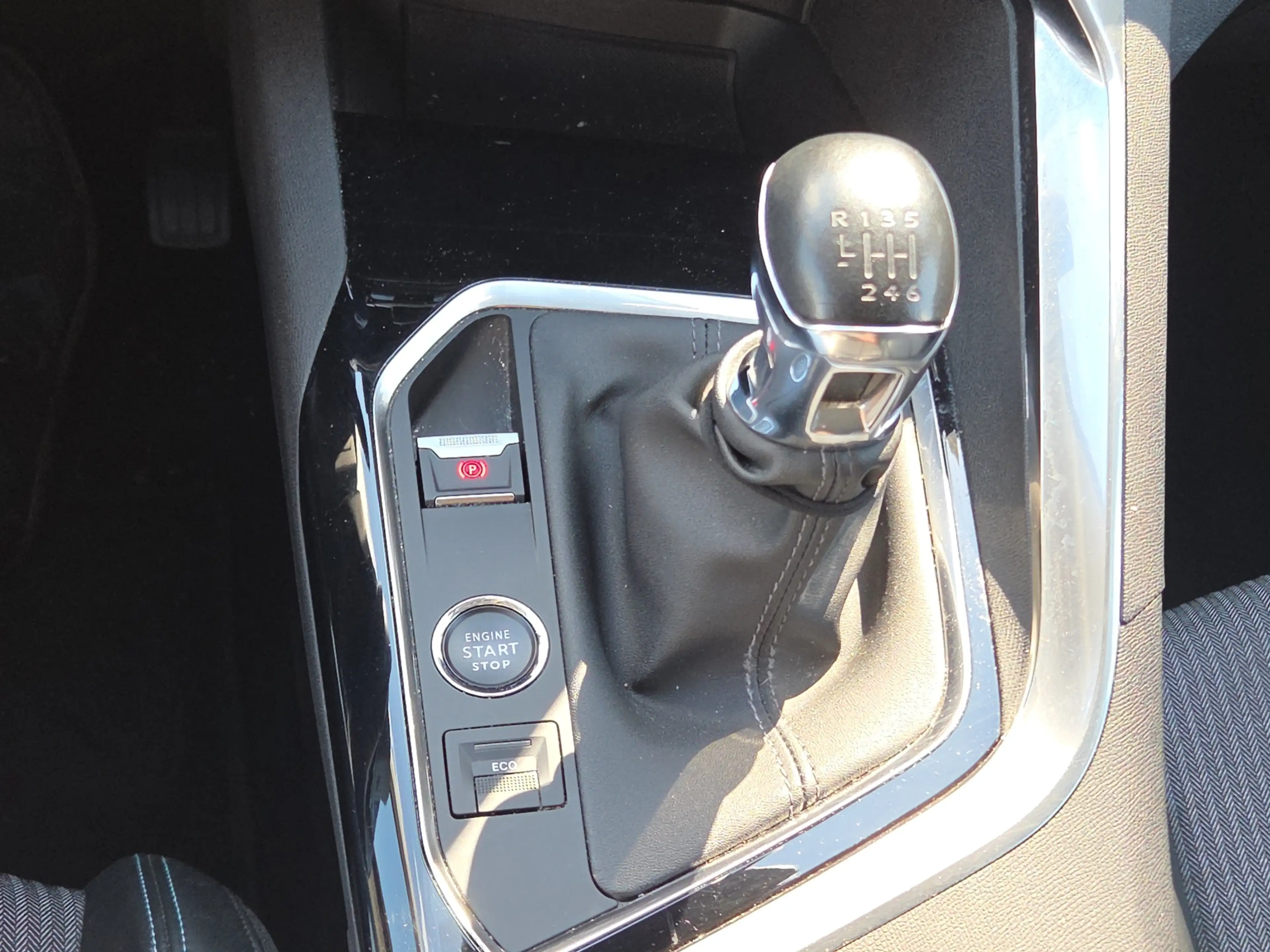 Peugeot 5008 1.2 PureTech Blue Lease Allure 7 persoons | Camera — photo 36