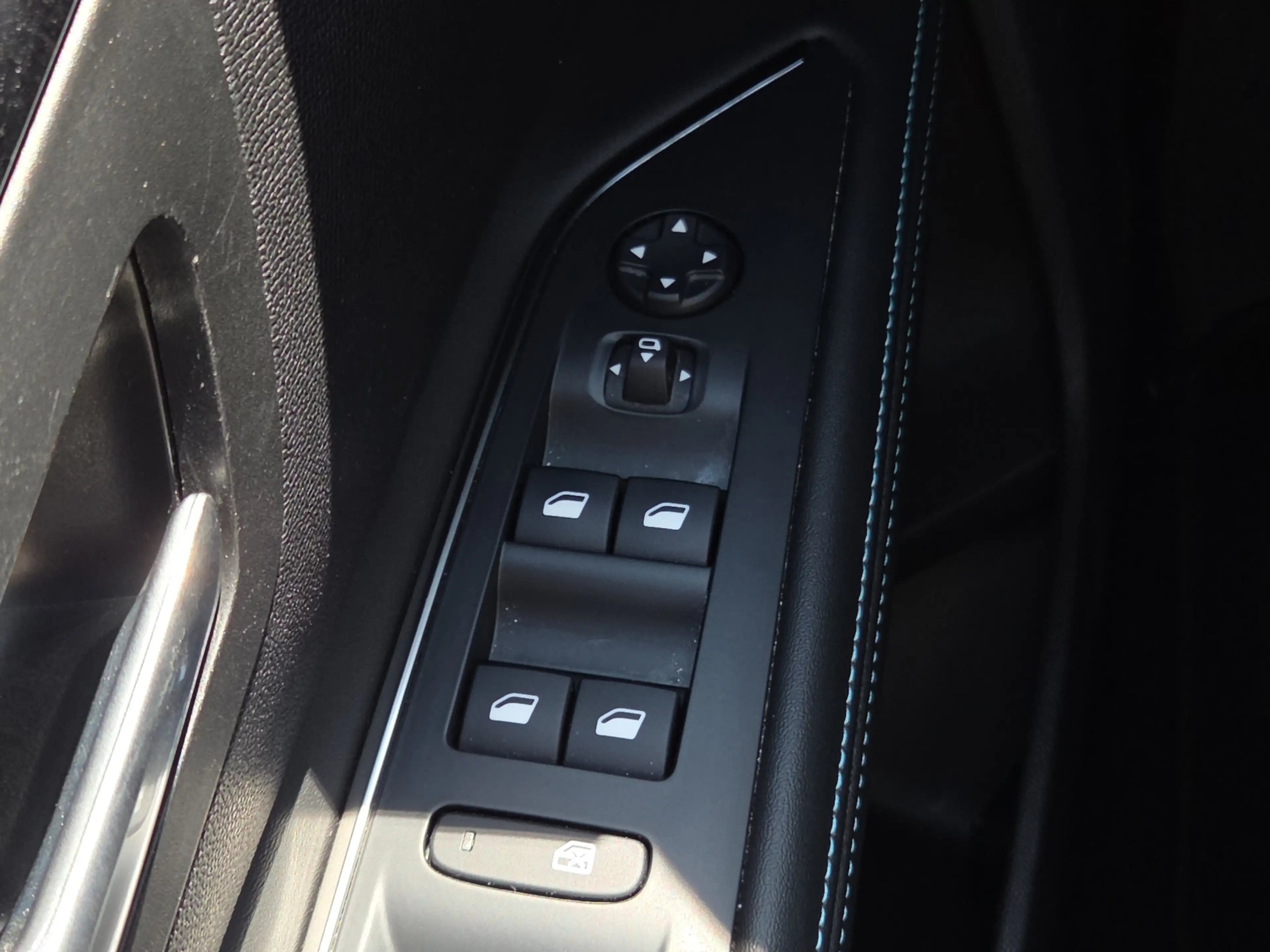 Peugeot 5008 1.2 PureTech Blue Lease Allure 7 persoons | Camera — photo 25