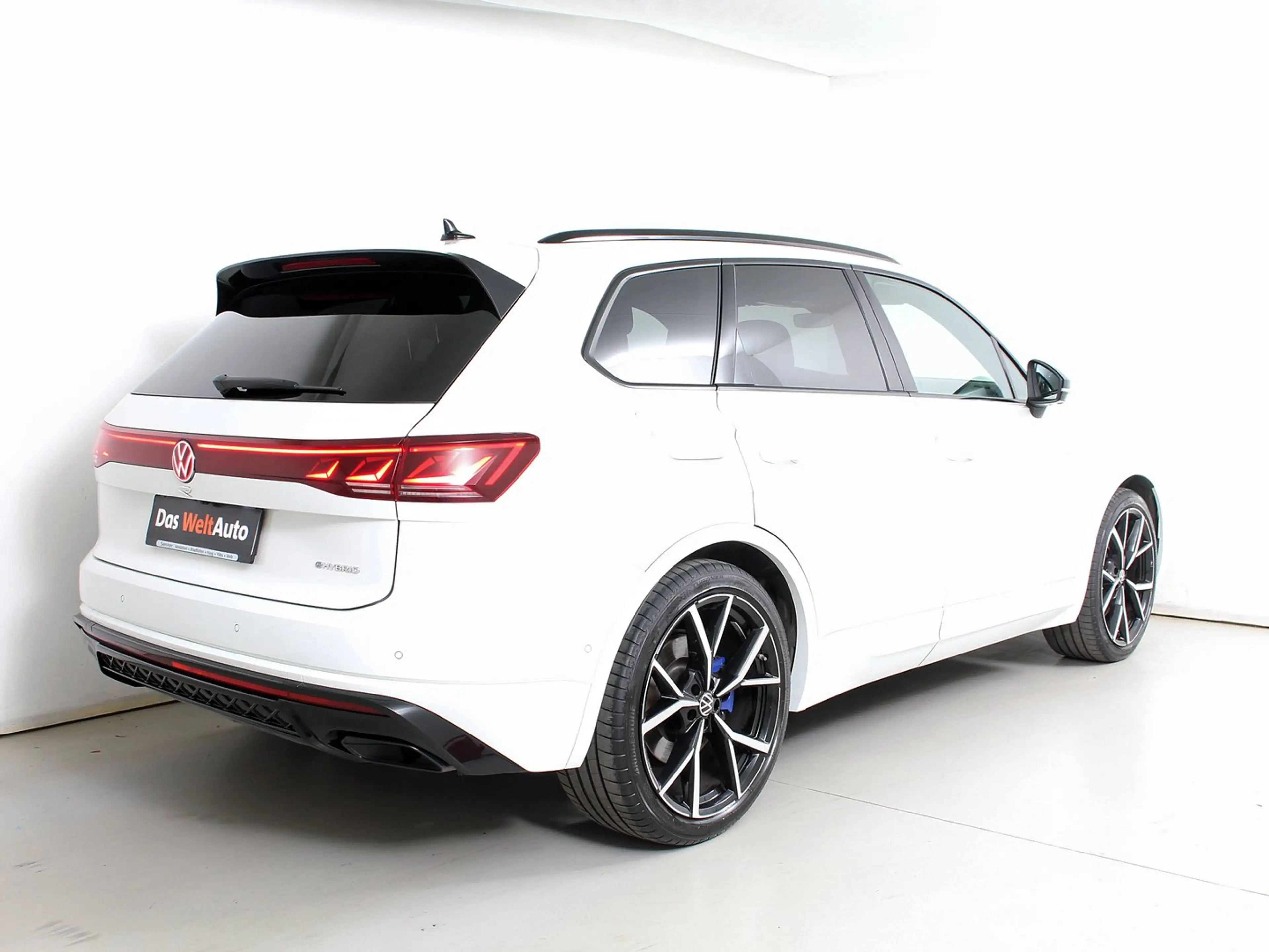 Volkswagen Touareg R eHybrid TSI 4MOTION — photo 4