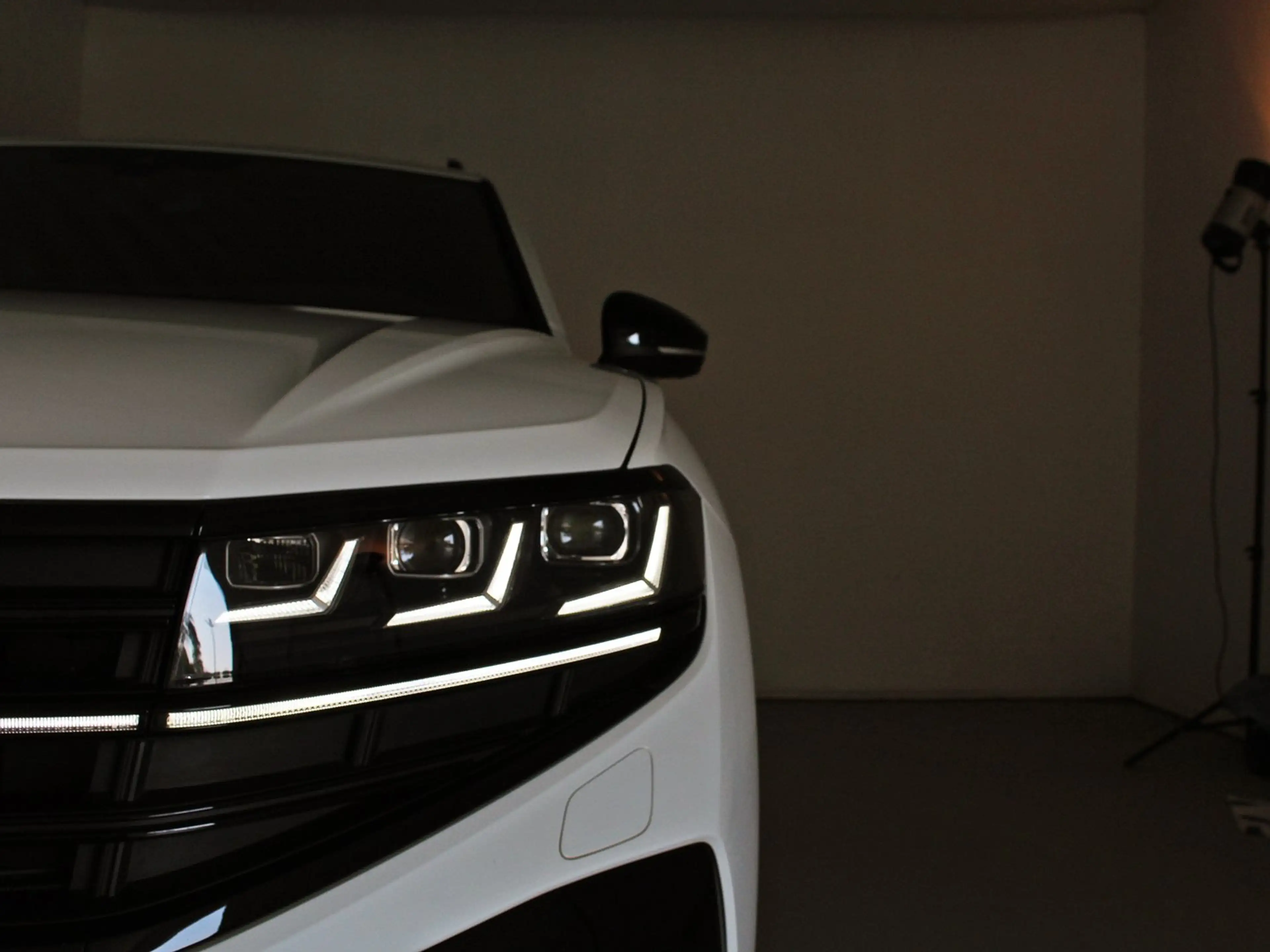 Volkswagen Touareg R eHybrid TSI 4MOTION — photo 14