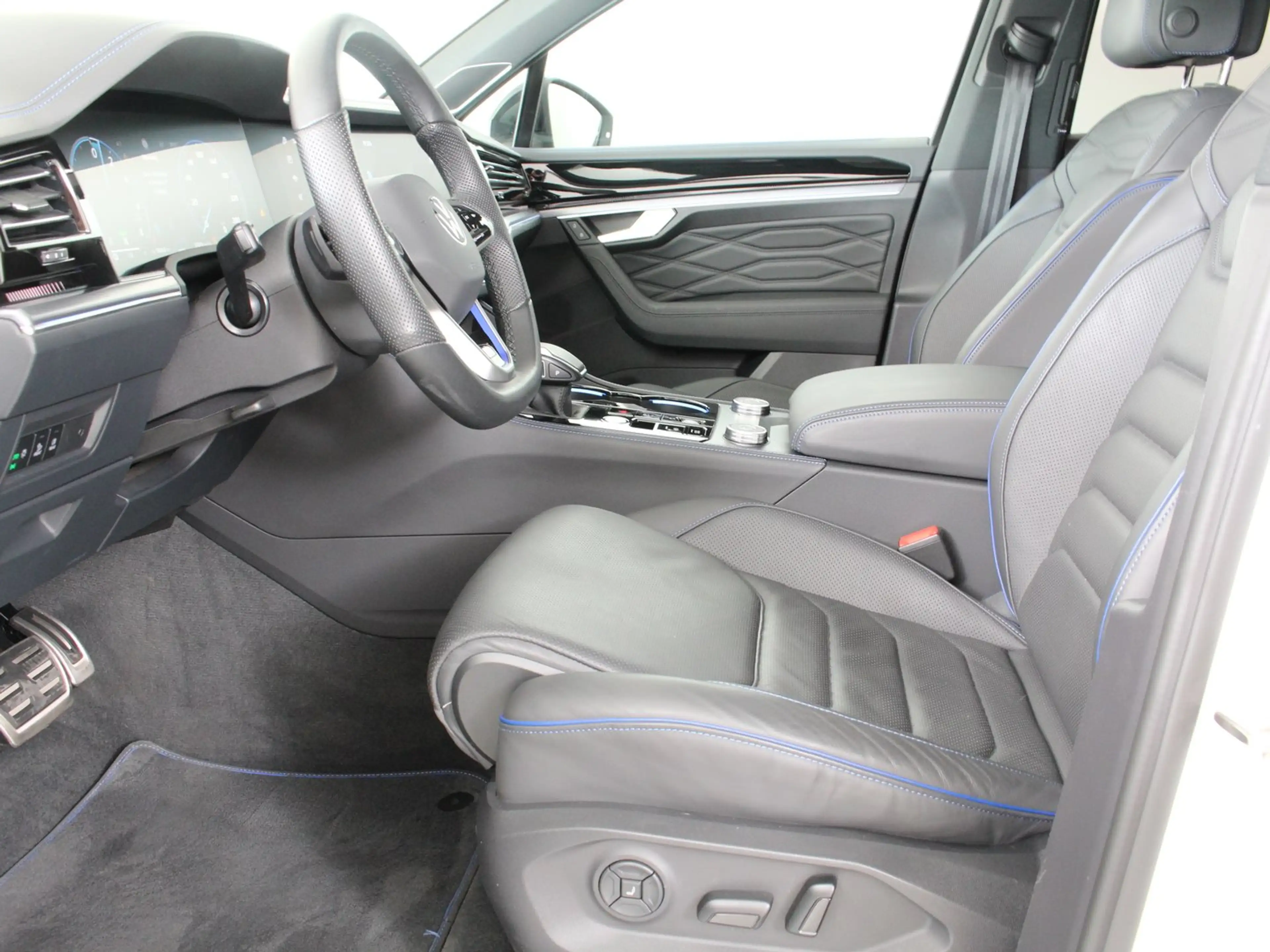 Volkswagen Touareg R eHybrid TSI 4MOTION — photo 6