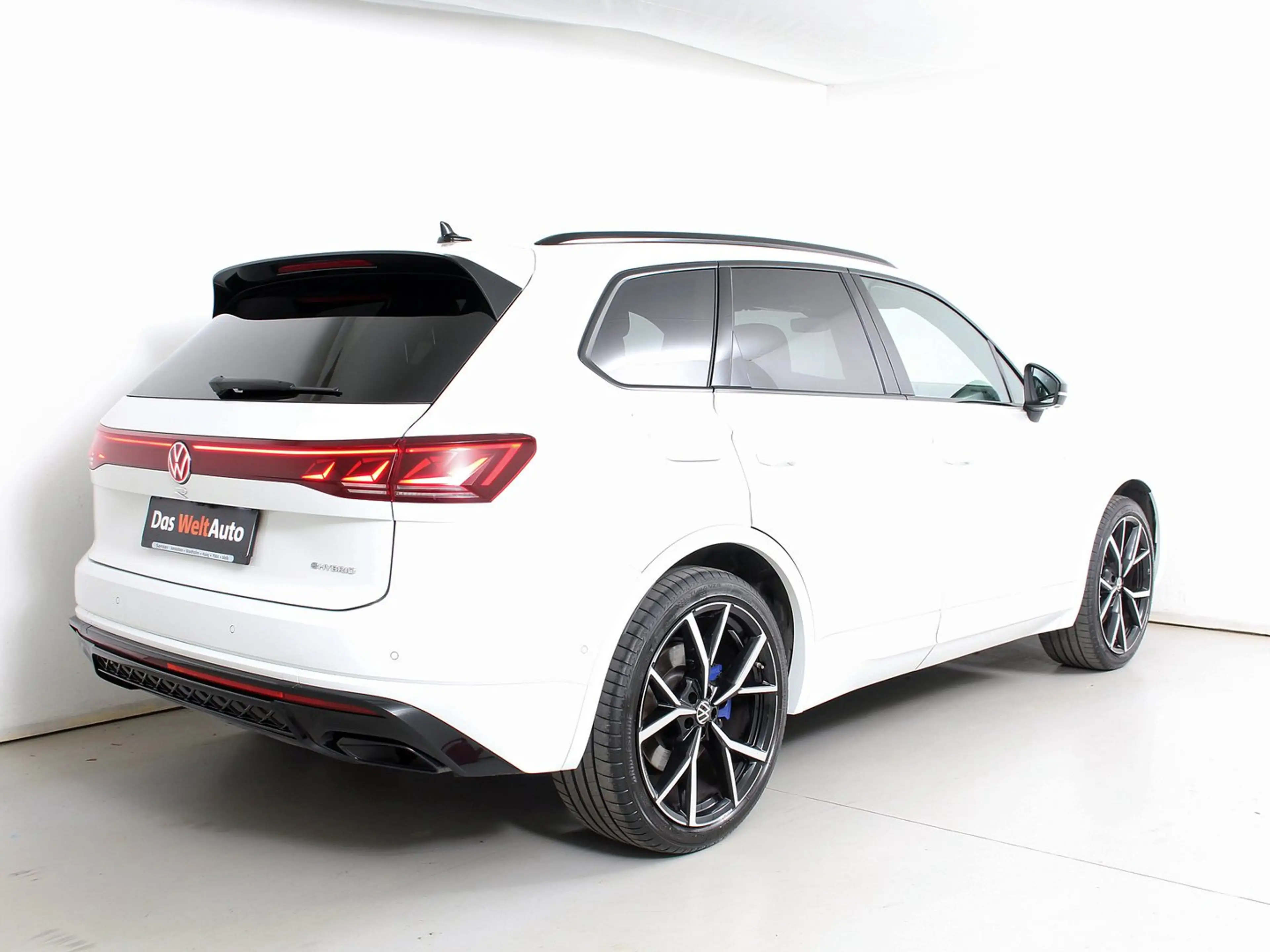 Volkswagen Touareg R eHybrid TSI 4MOTION — photo 3