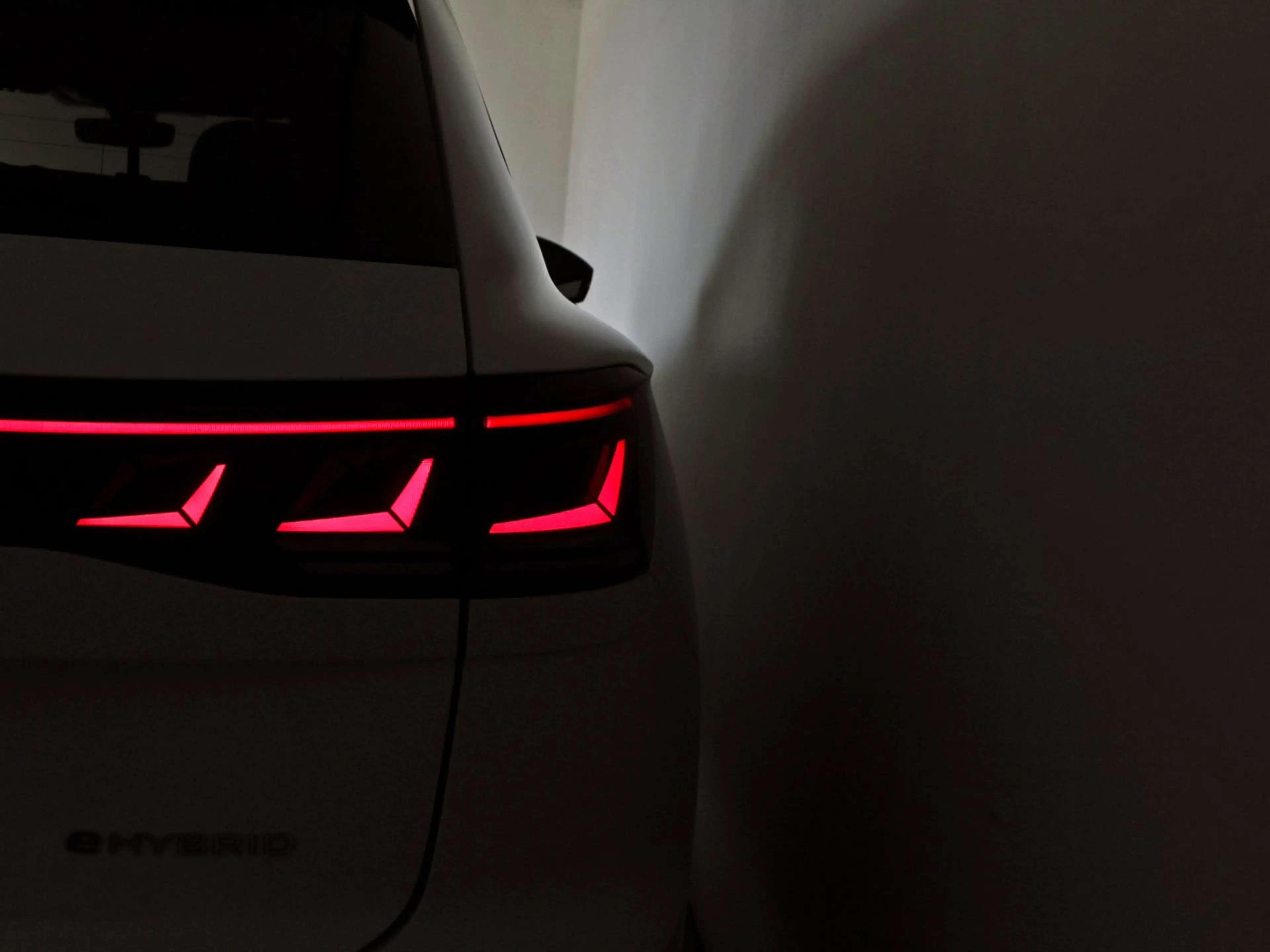 Volkswagen Touareg R eHybrid TSI 4MOTION — photo 15