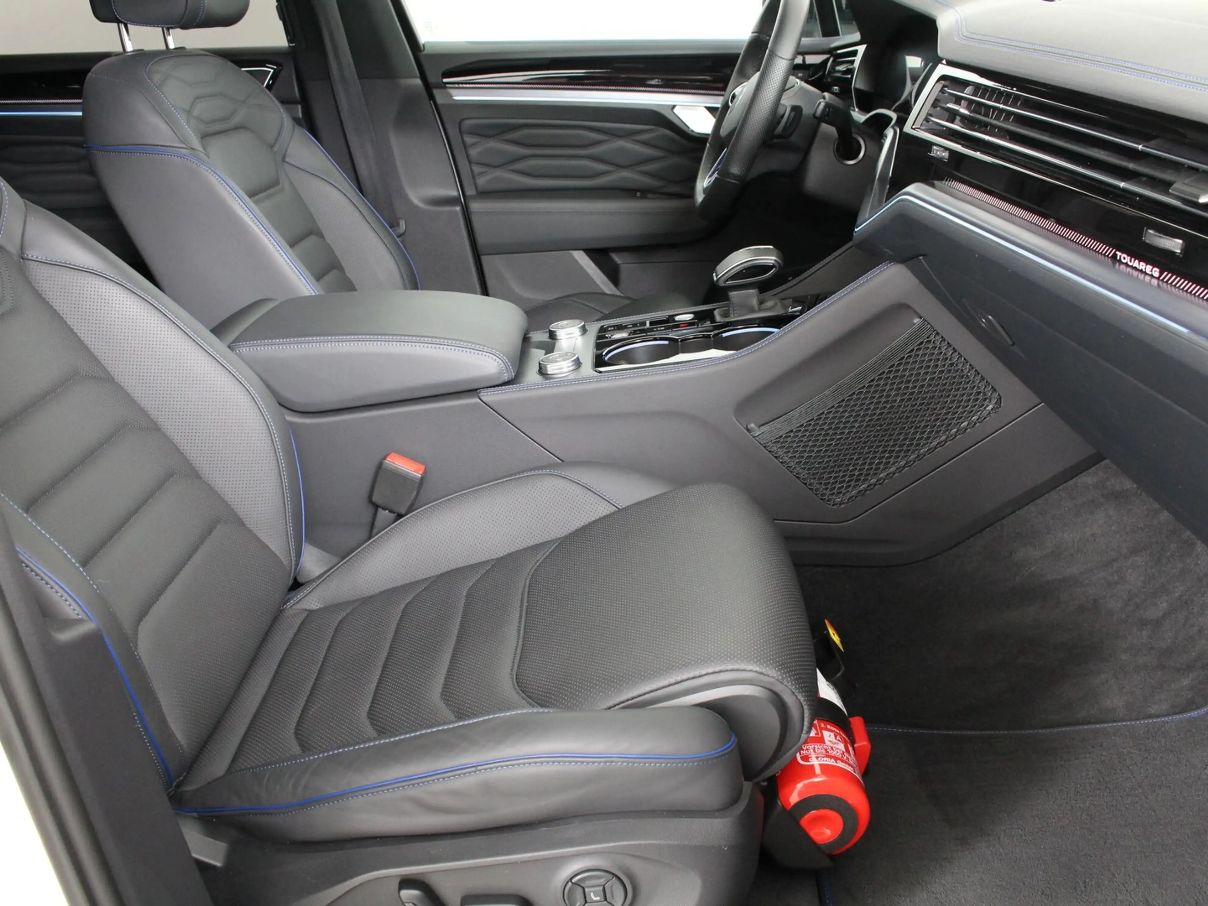 Volkswagen Touareg R eHybrid TSI 4MOTION — photo 11