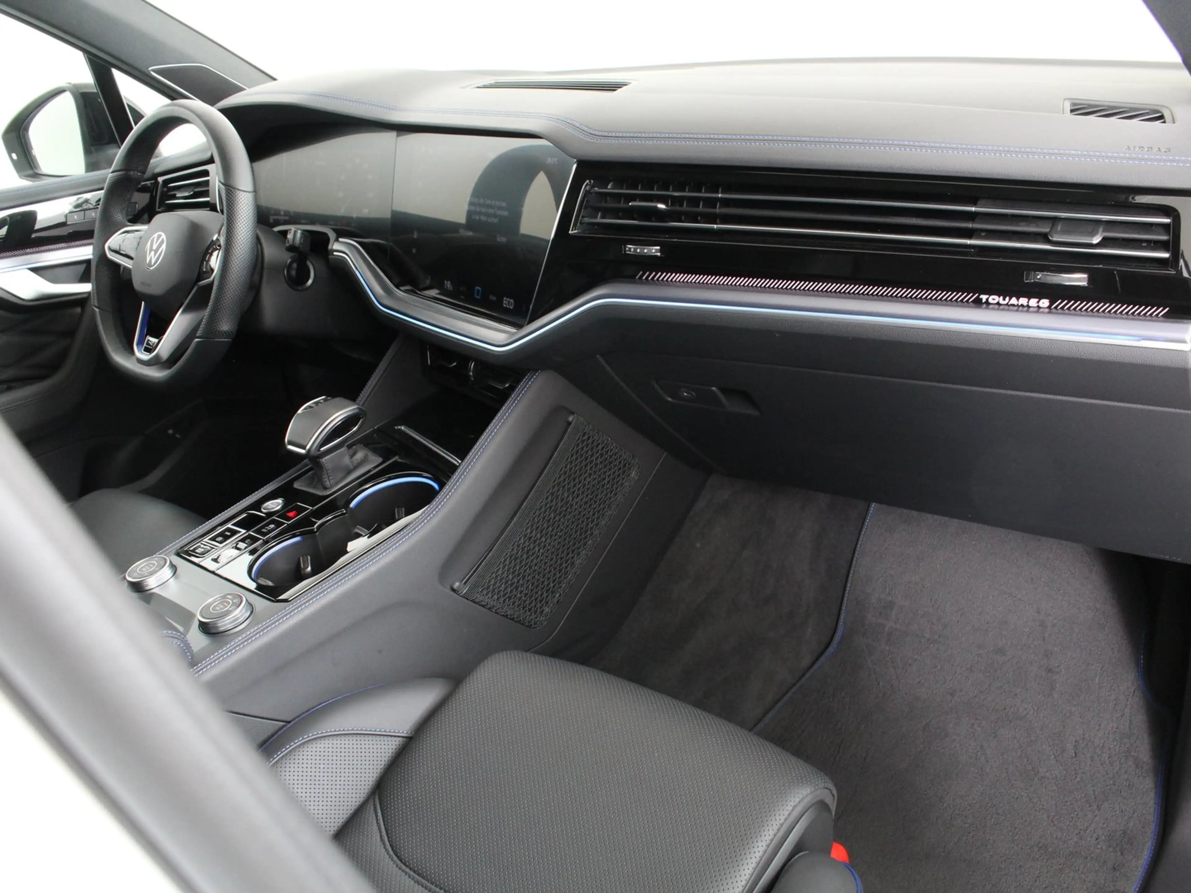 Volkswagen Touareg R eHybrid TSI 4MOTION — photo 10