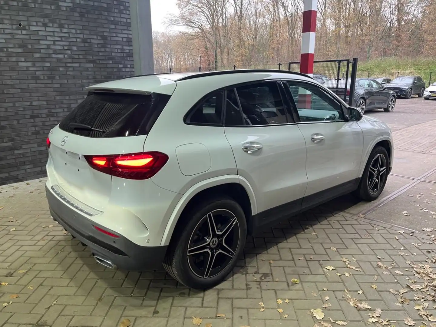 Mercedes-Benz GLA 250 e AMG Line | ACC | Camera | Stoelverwarming | Geti Wit - 2