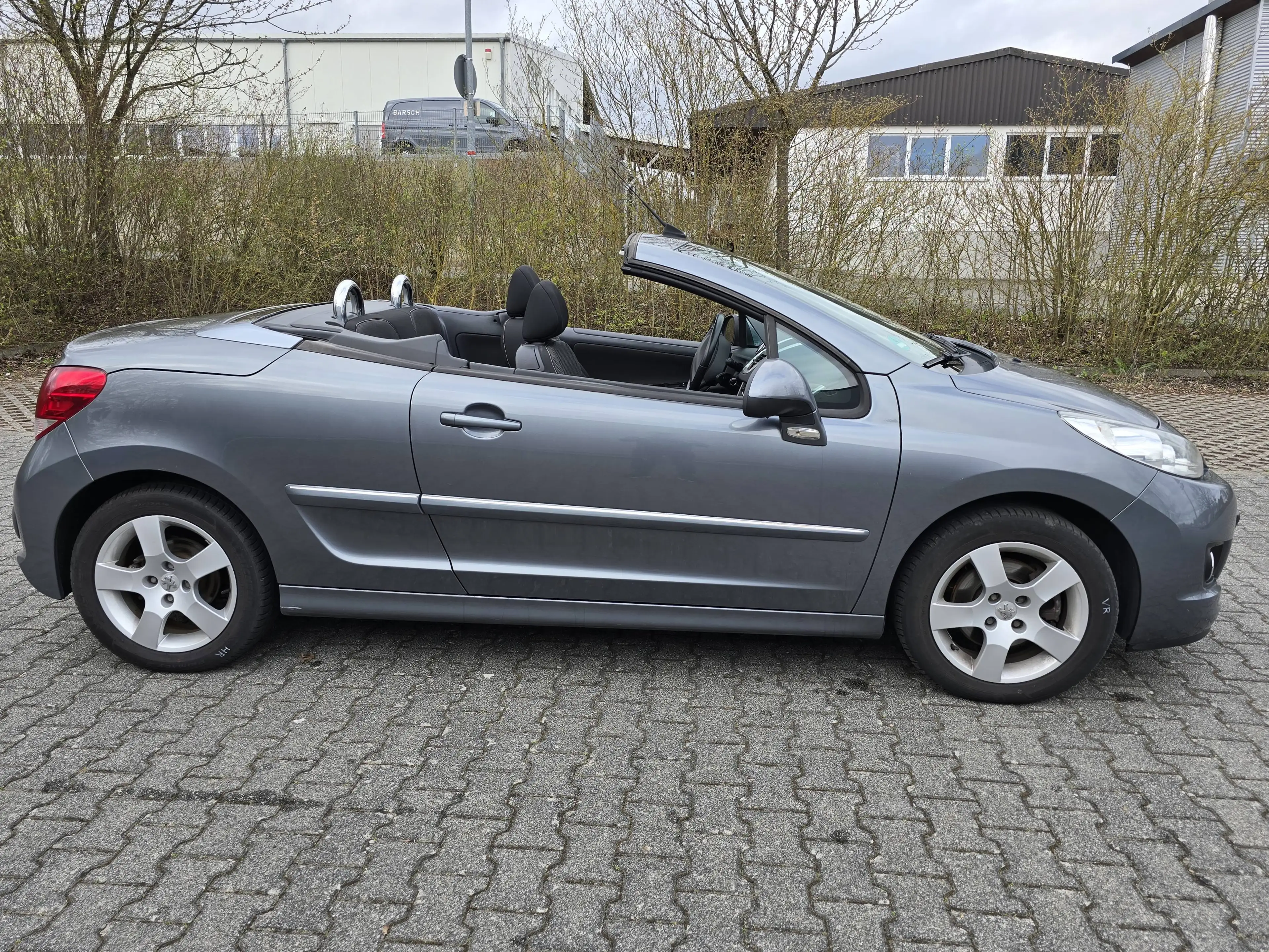 Peugeot 207 Premium 1.6l Cabrio TÜV/Inspektion NEU — photo 13
