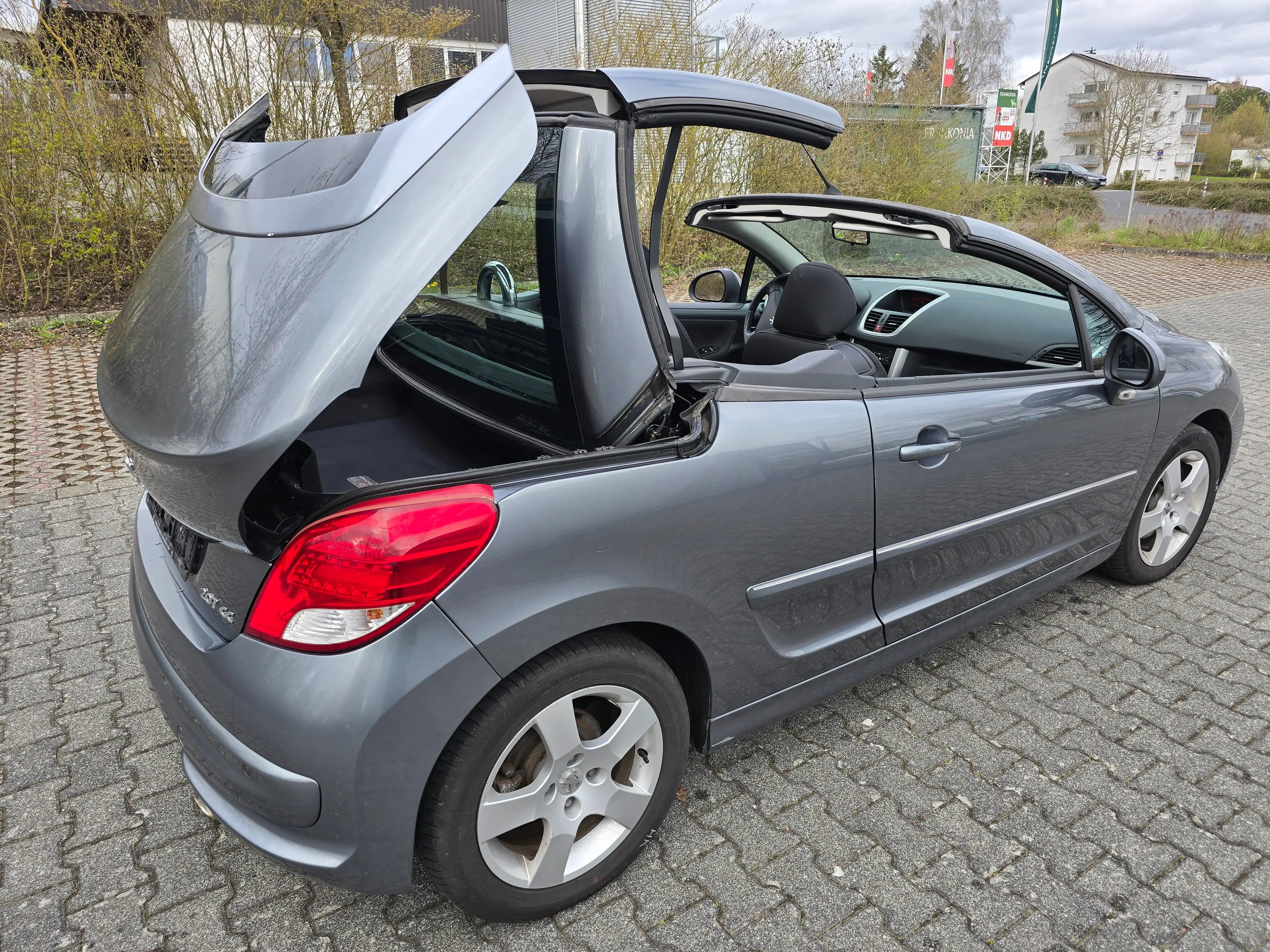 Peugeot 207 Premium 1.6l Cabrio TÜV/Inspektion NEU — photo 10