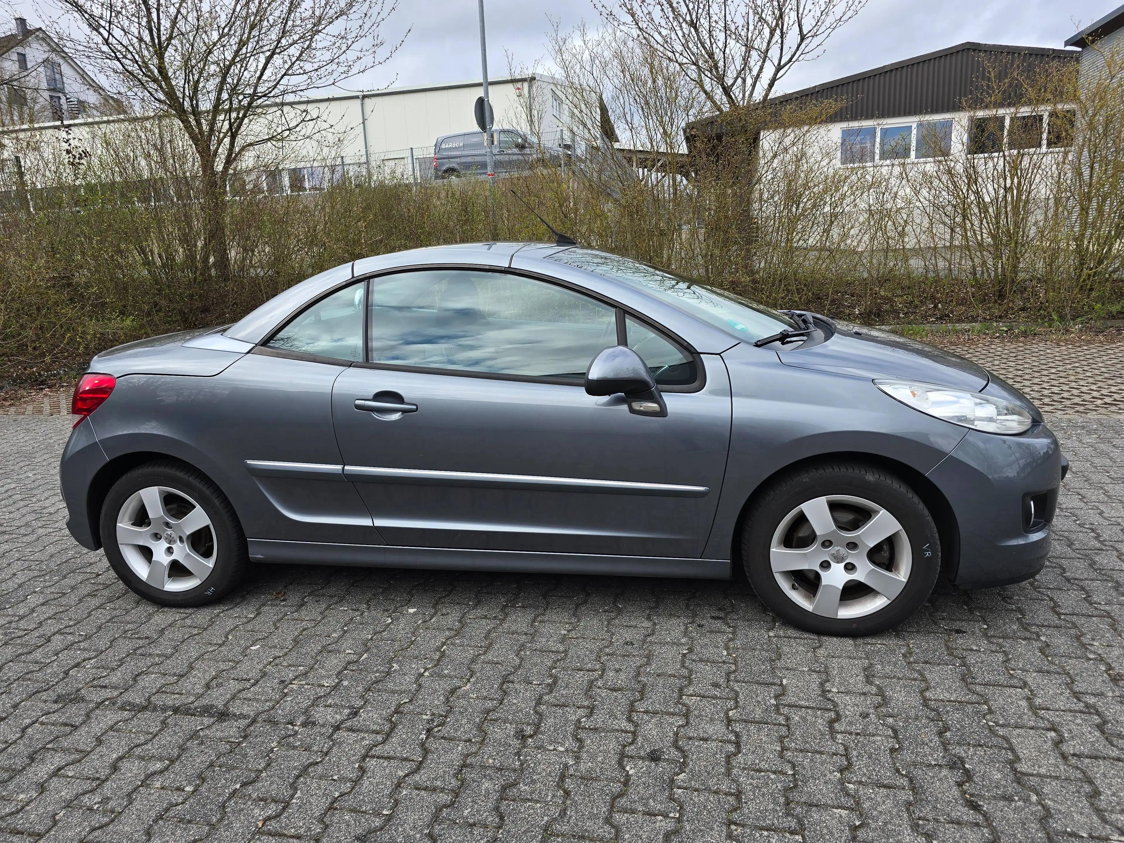 Peugeot 207 Premium 1.6l Cabrio TÜV/Inspektion NEU — photo 11