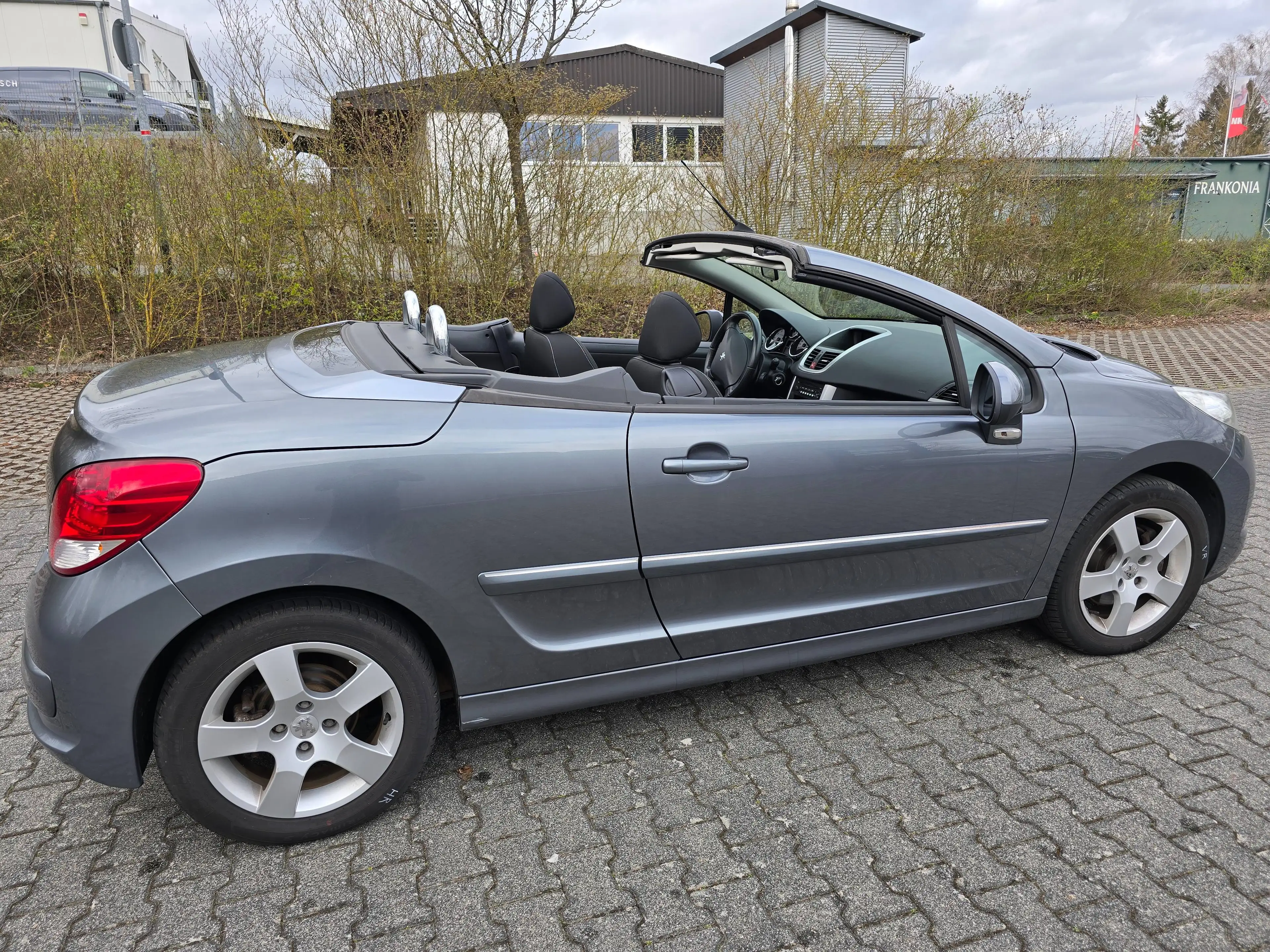 Peugeot 207 Premium 1.6l Cabrio TÜV/Inspektion NEU — photo 14