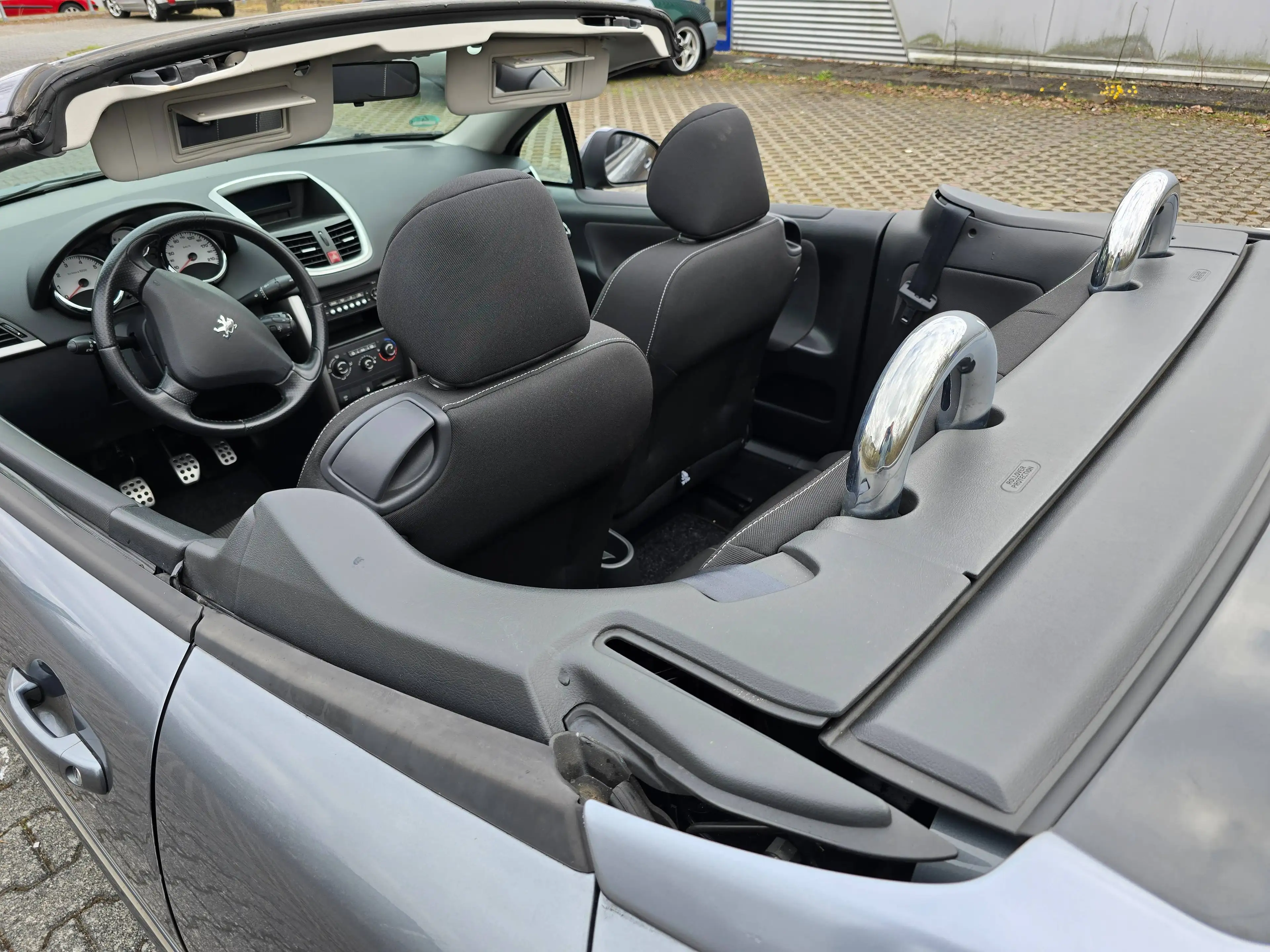Peugeot 207 Premium 1.6l Cabrio TÜV/Inspektion NEU — photo 2