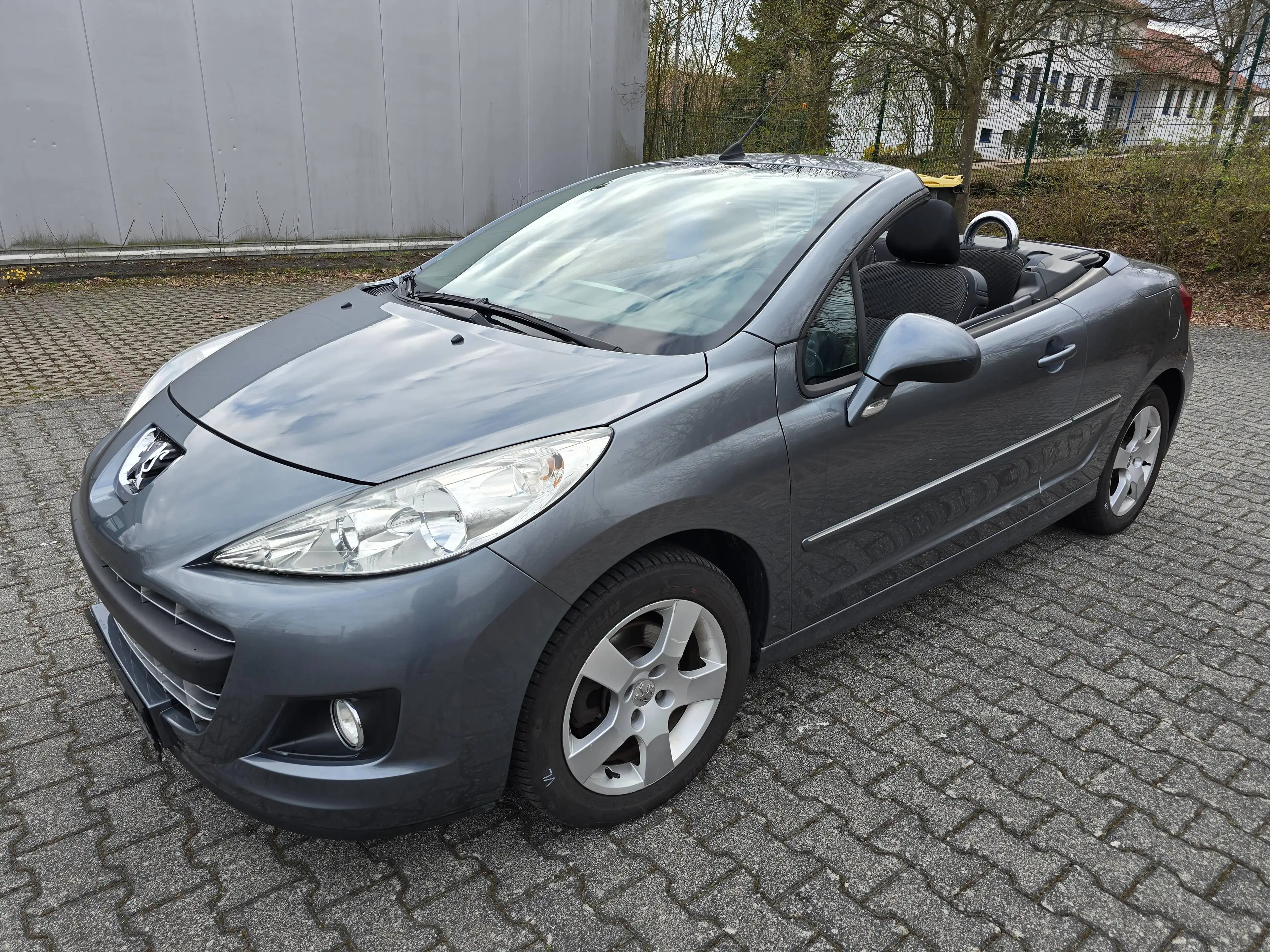 Peugeot 207 Premium 1.6l Cabrio TÜV/Inspektion NEU
