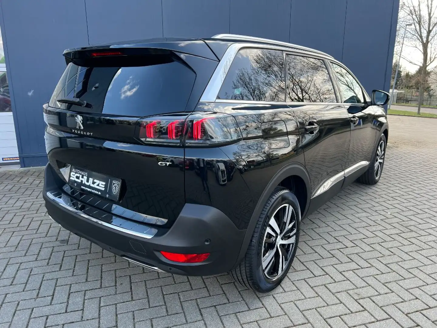 Peugeot 5008 PureTech 130 EAT8 Stop & Start GT Schwarz - 2