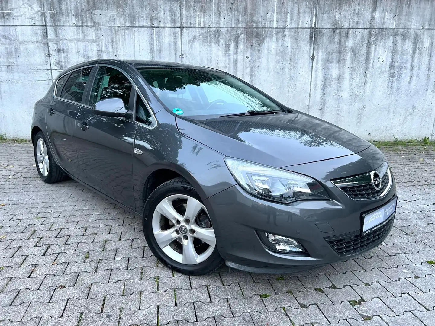 Opel Astra 1.6 Turbo132kW Sport*Leder*Navi*TüvNeu*Shz Grau - 1