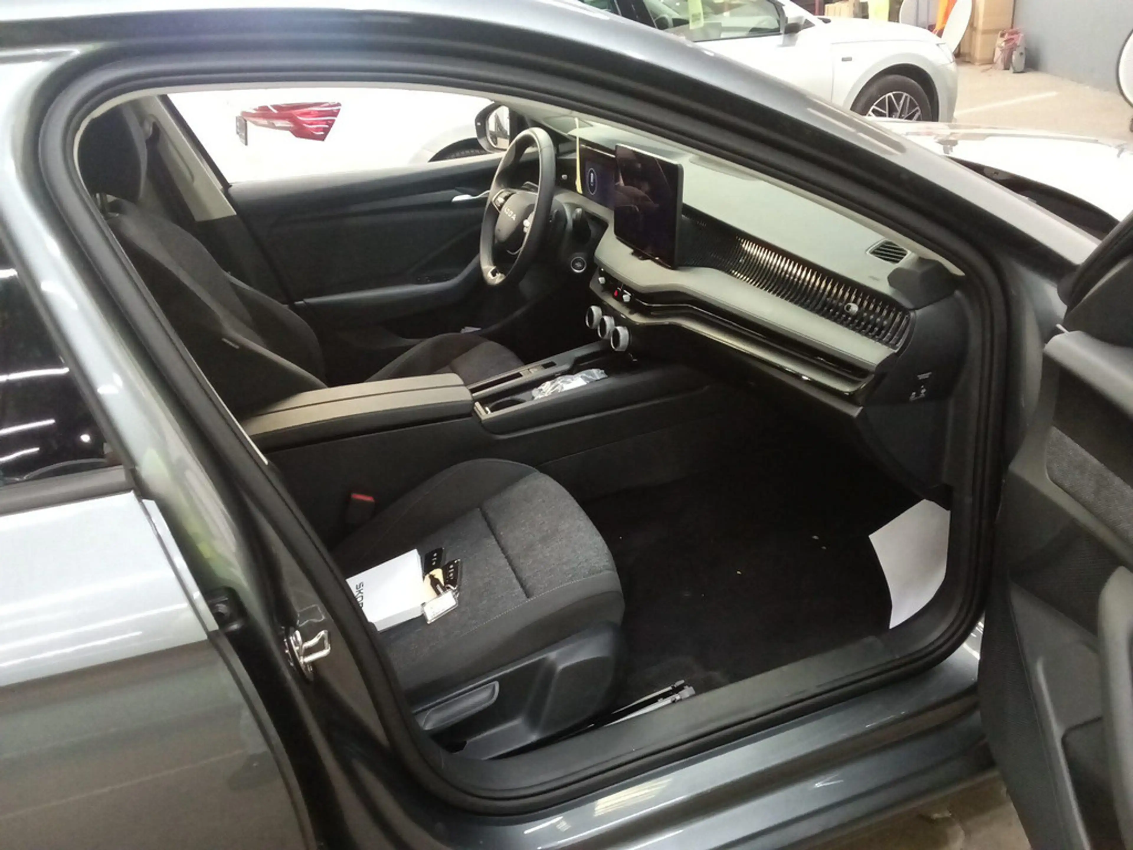 Skoda Superb 2.0 TDI Essence SHZ ACC LED NAVI AHK — photo 4