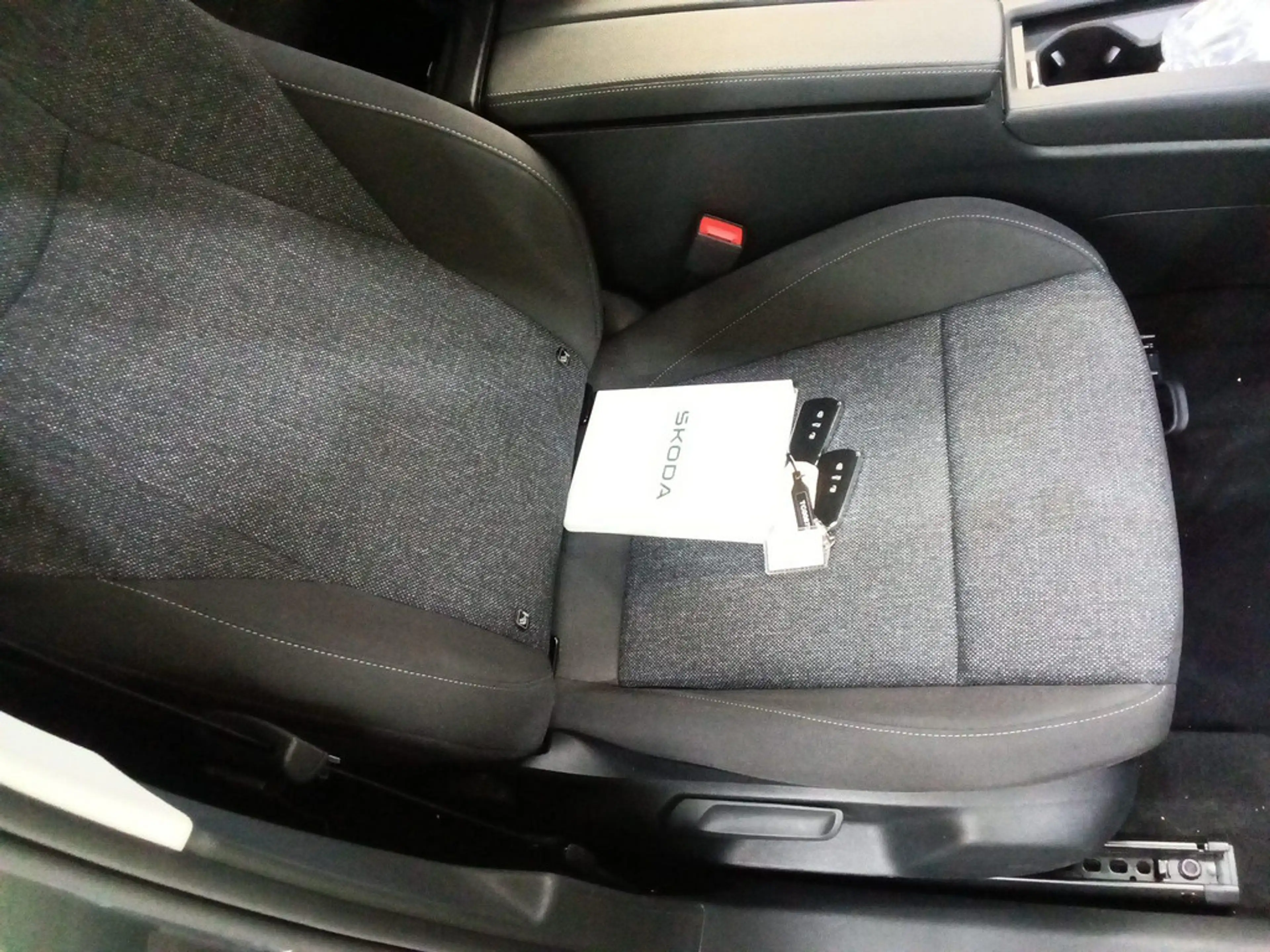 Skoda Superb 2.0 TDI Essence SHZ ACC LED NAVI AHK — photo 5