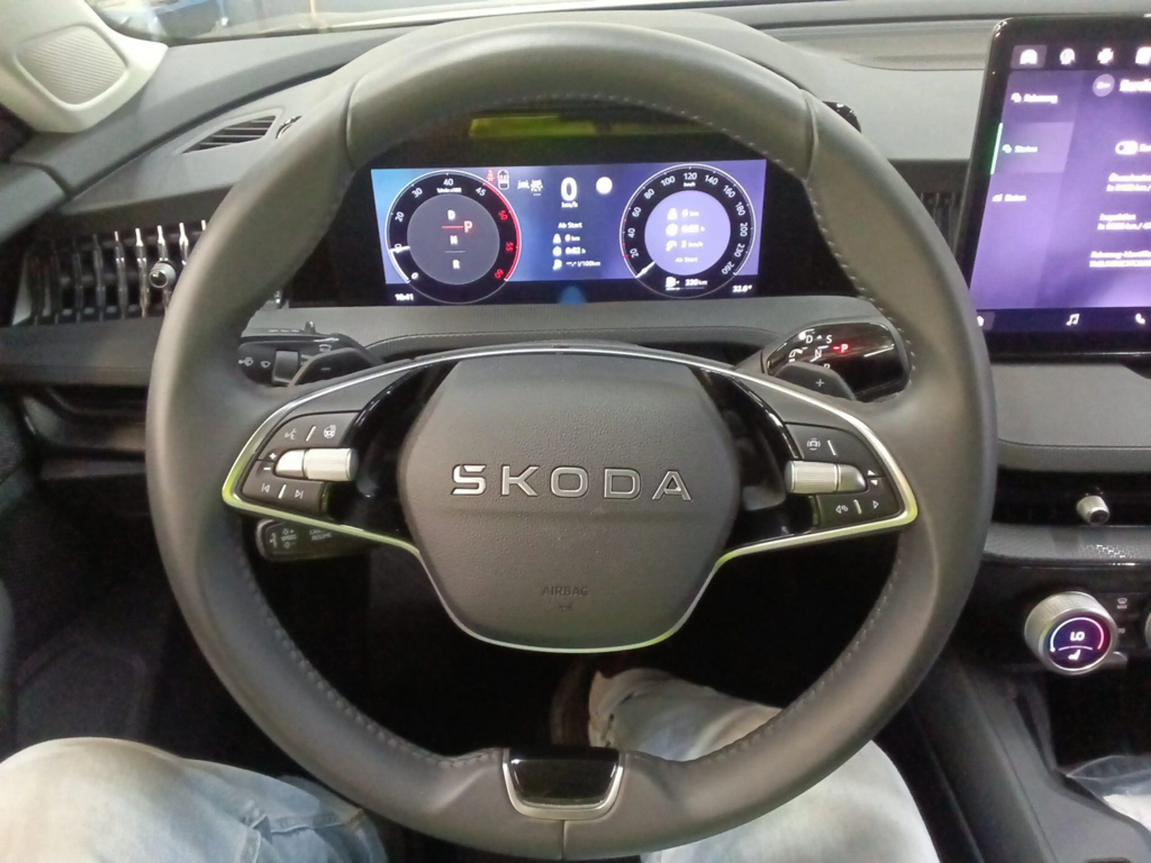Skoda Superb 2.0 TDI Essence SHZ ACC LED NAVI AHK — photo 10